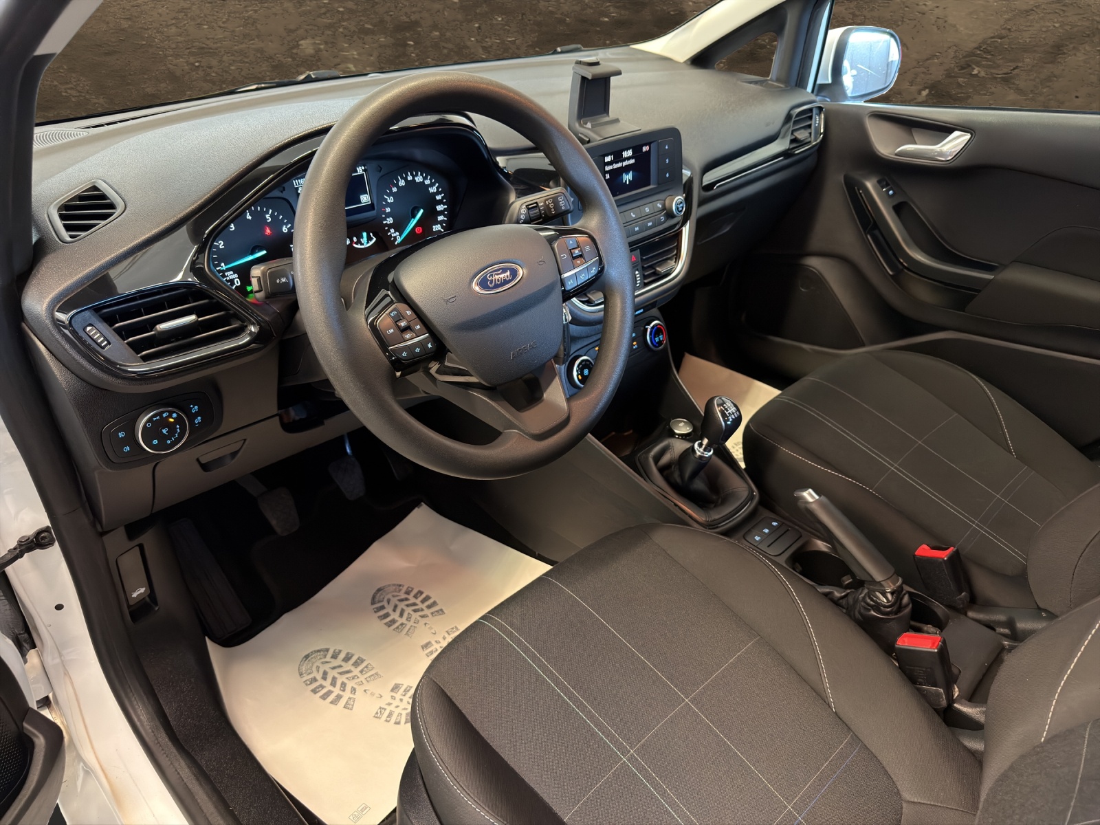 FORD Fiesta 1.0 SCTi Vignale-image-11