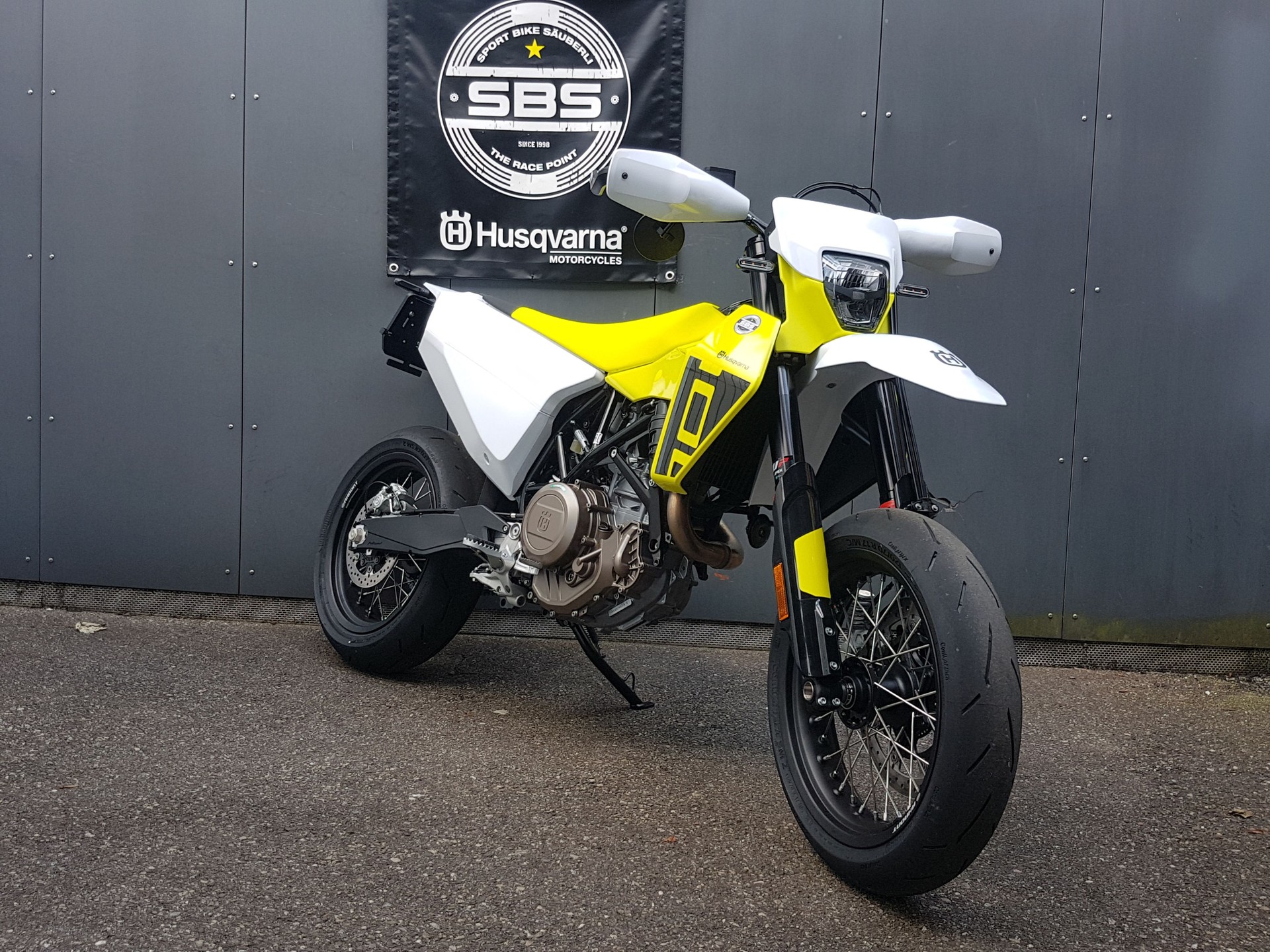 HUSQVARNA 701 Supermoto-showroom-element-2