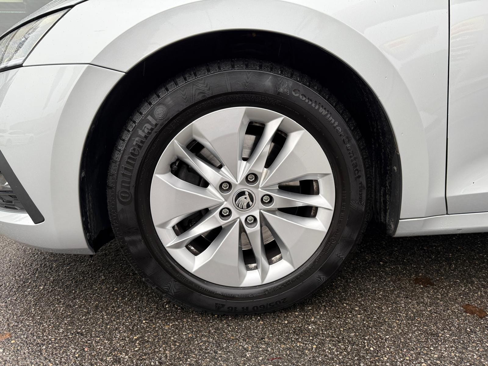 SKODA Octavia Combi 2.0 TDI DSG Ambition 4x4-image-1