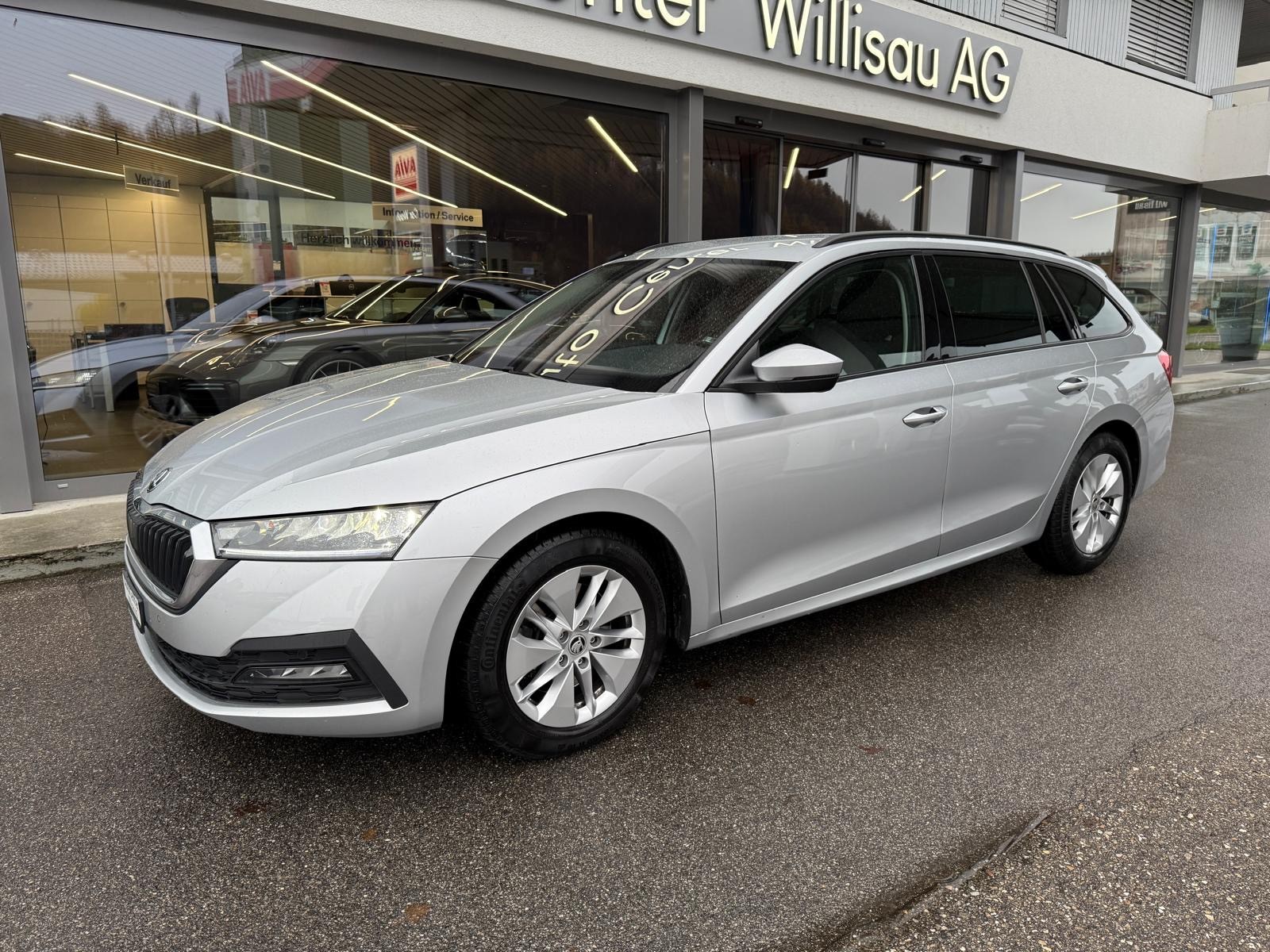 SKODA Octavia Combi 2.0 TDI DSG Ambition 4x4-image-0