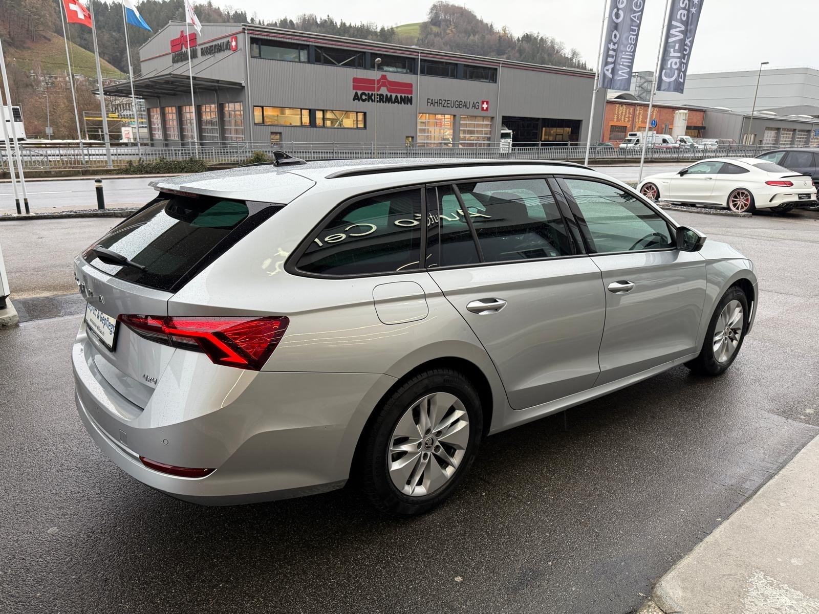 SKODA Octavia Combi 2.0 TDI DSG Ambition 4x4-image-10