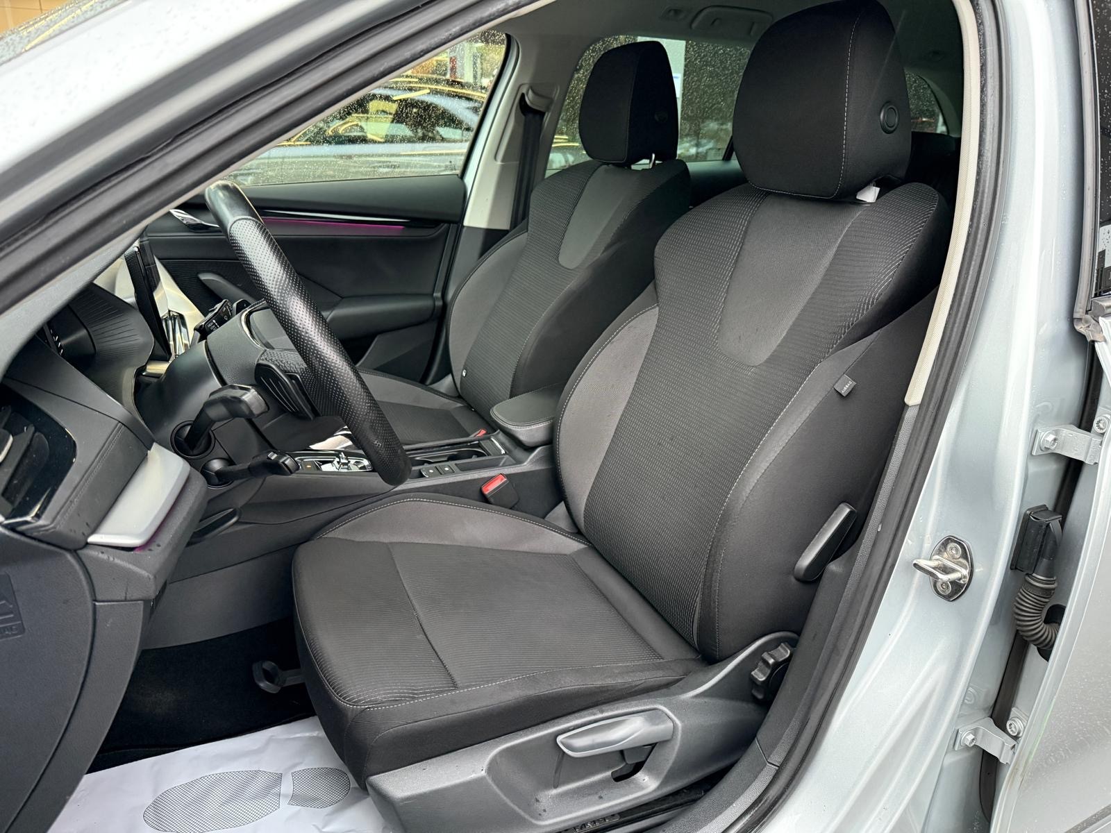 SKODA Octavia Combi 2.0 TDI DSG Ambition 4x4-image-15