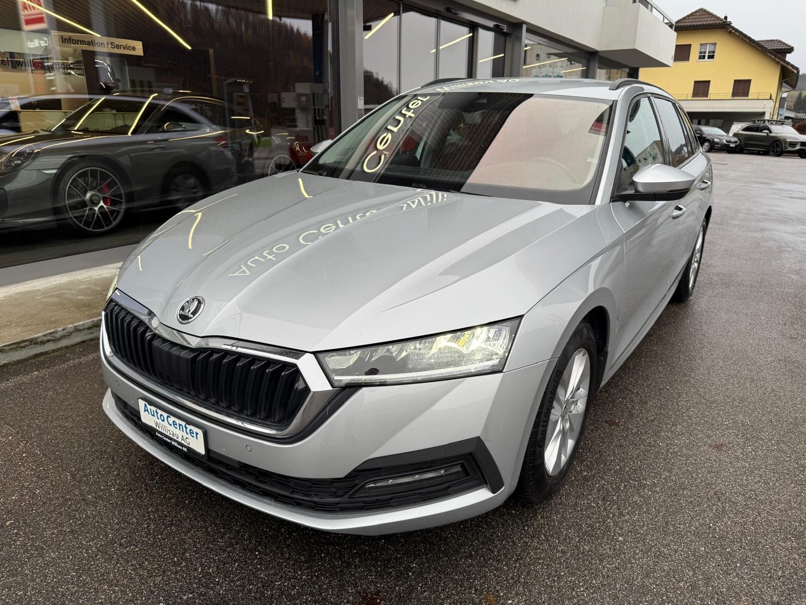 SKODA Octavia Combi 2.0 TDI DSG Ambition 4x4-image-27