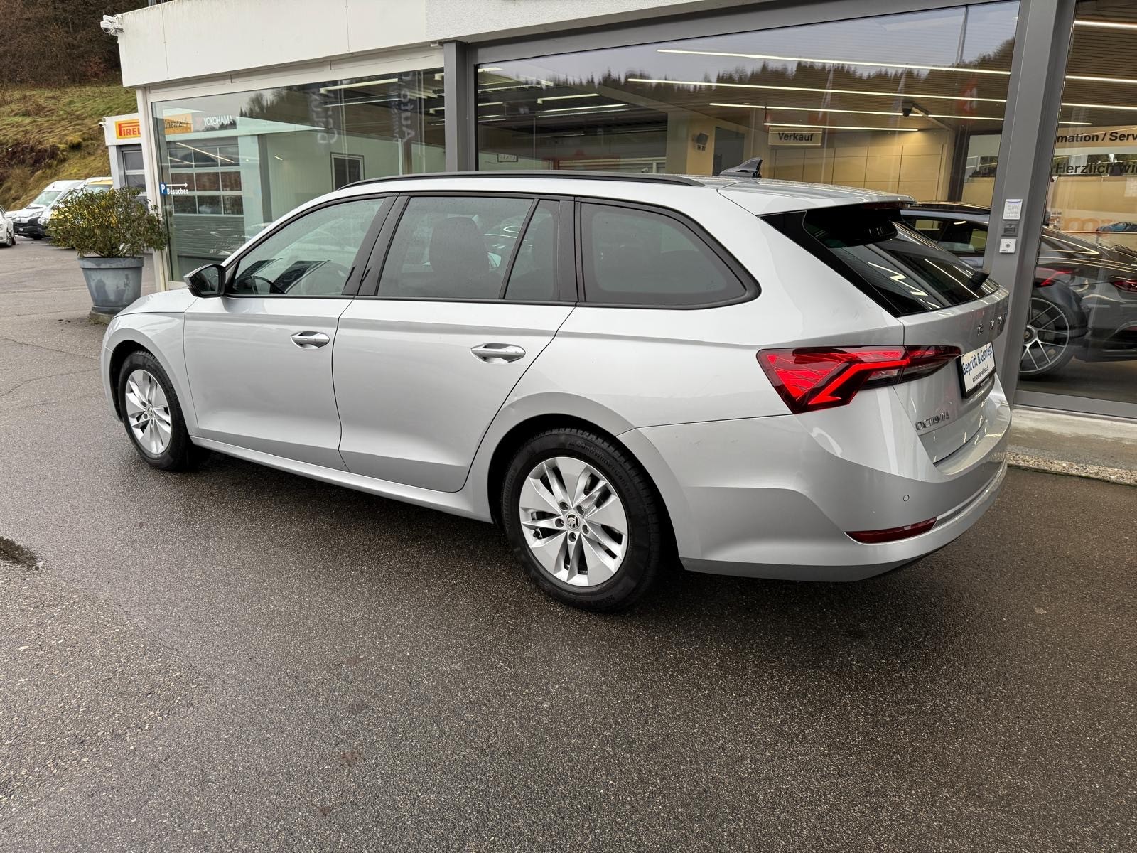 SKODA Octavia Combi 2.0 TDI DSG Ambition 4x4-image-2