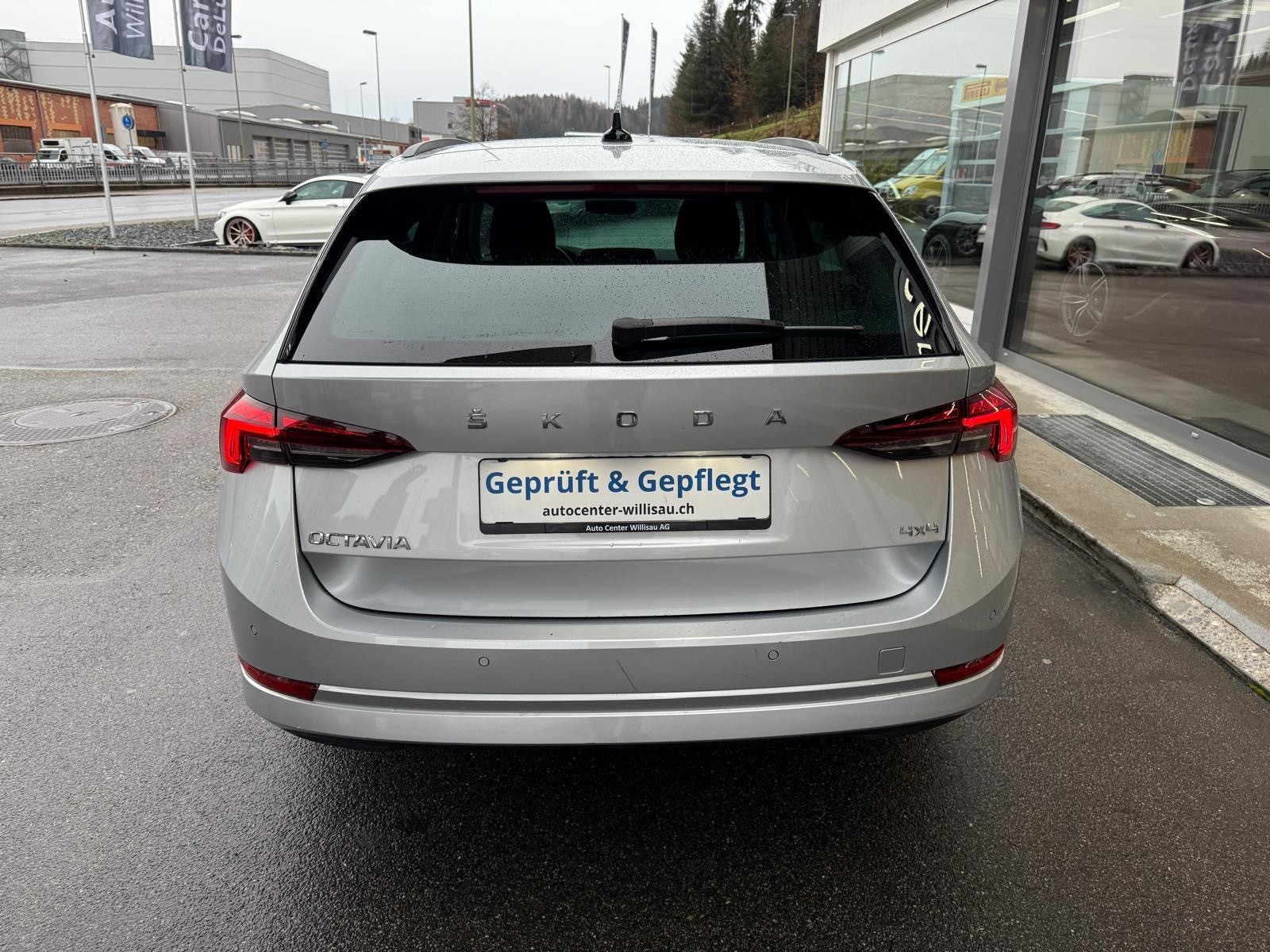 SKODA Octavia Combi 2.0 TDI DSG Ambition 4x4-image-5