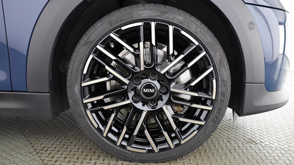 MINI Cooper S Cabrio-image-10