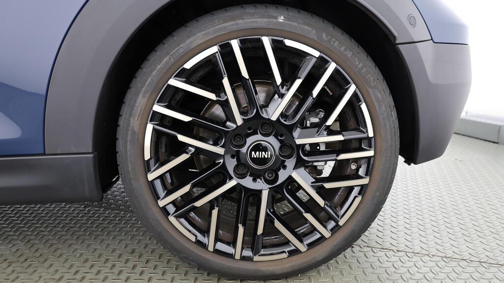 MINI Cooper S Cabrio-image-8