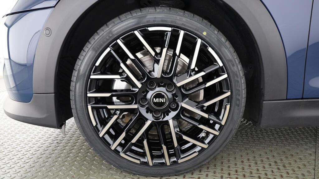 MINI Cooper S Cabrio-image-9