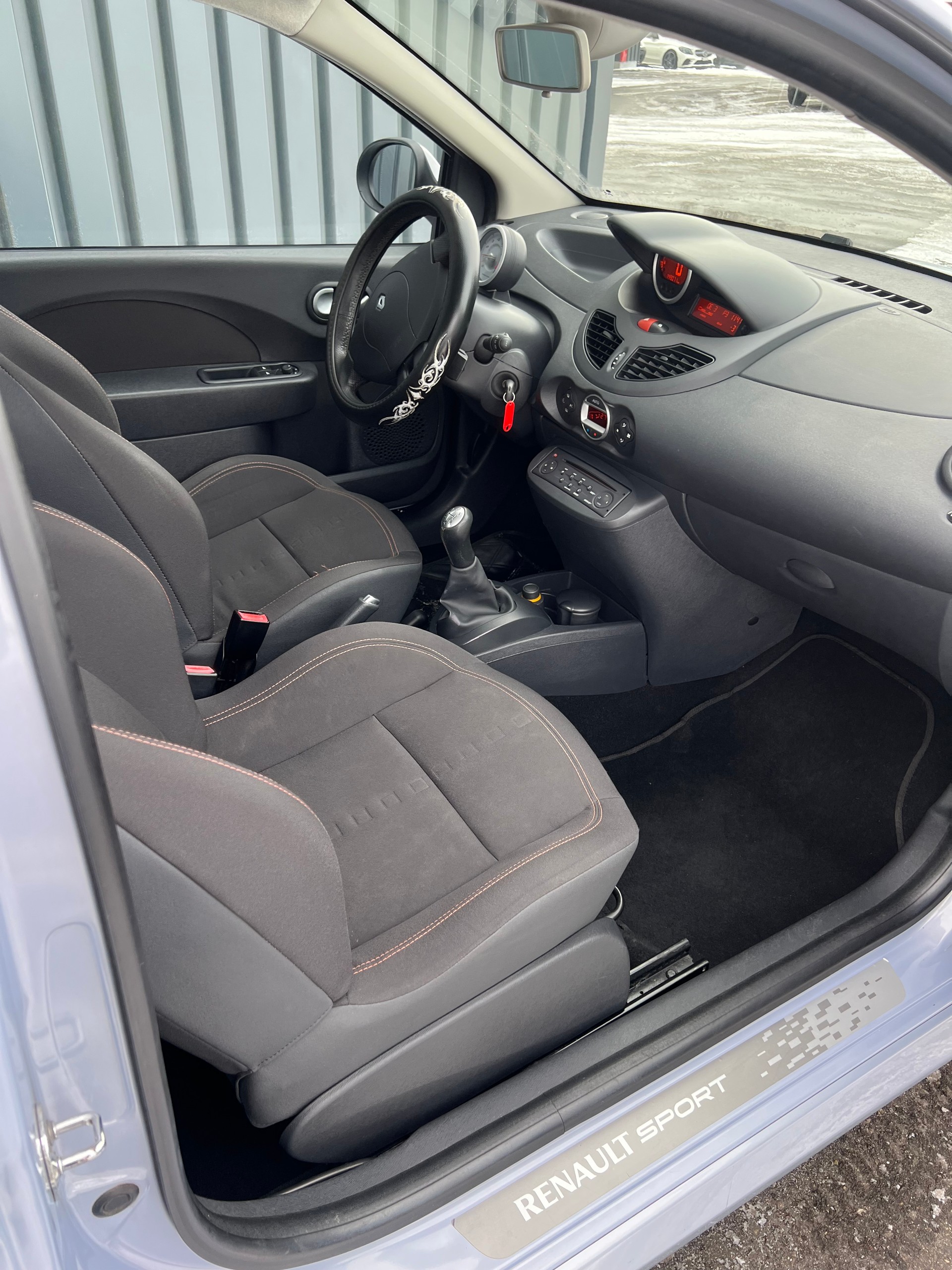 RENAULT Twingo 1.6 16V RS (Sport)-image-10