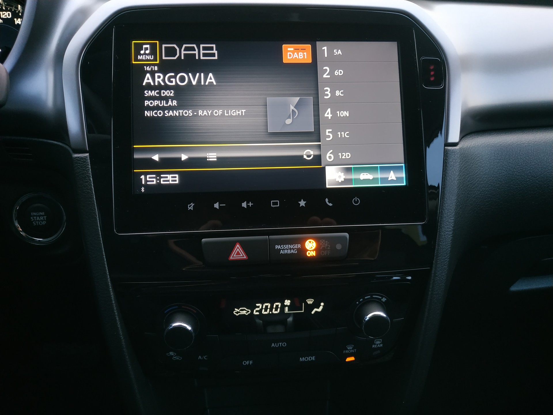 SUZUKI Vitara 1.4 Boosterjet Compact + 4x4 Hybrid Automatic-image-17