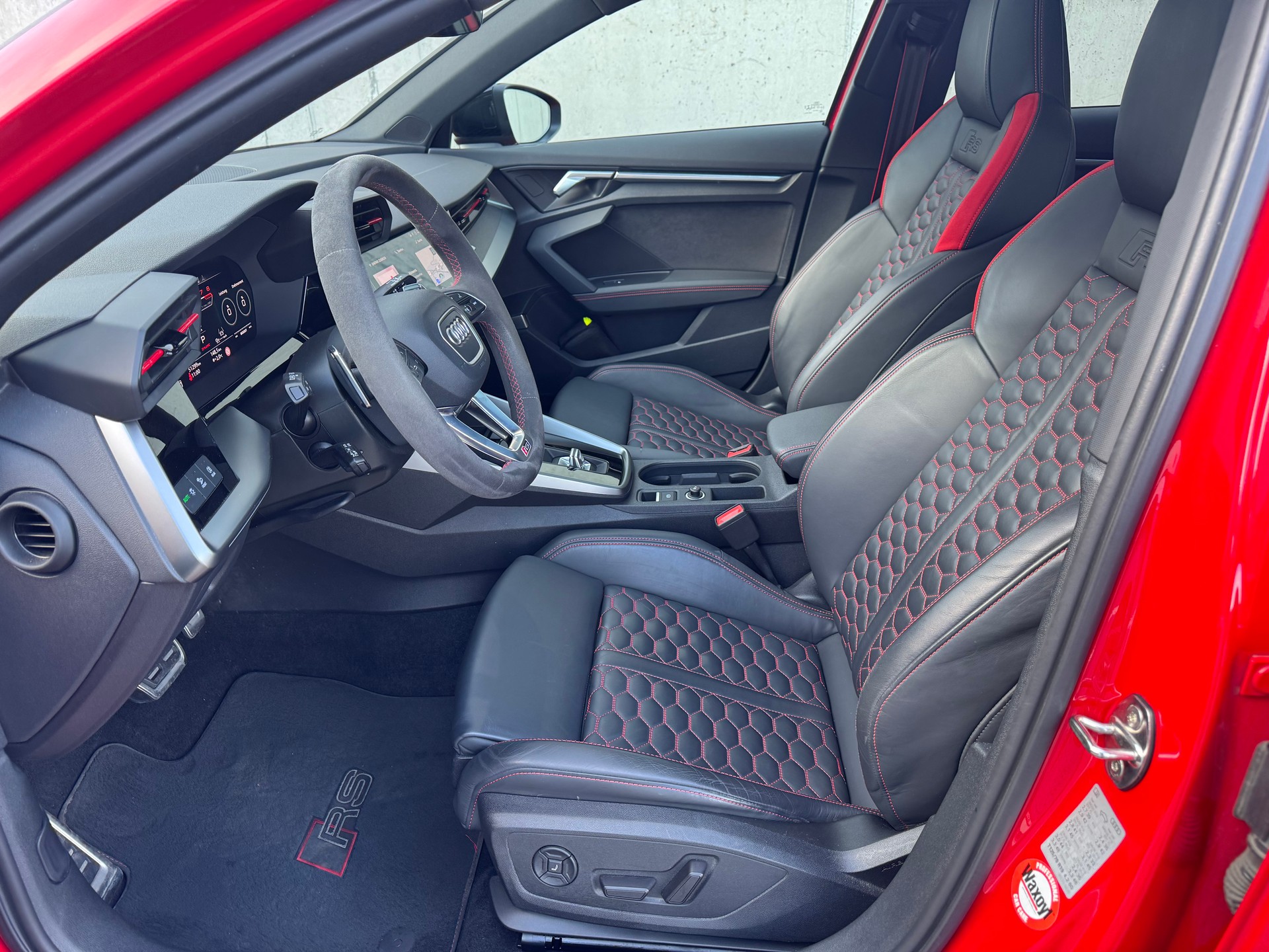 AUDI RS3 Sportback 2.5 TSI quattro S-tronic-image-9