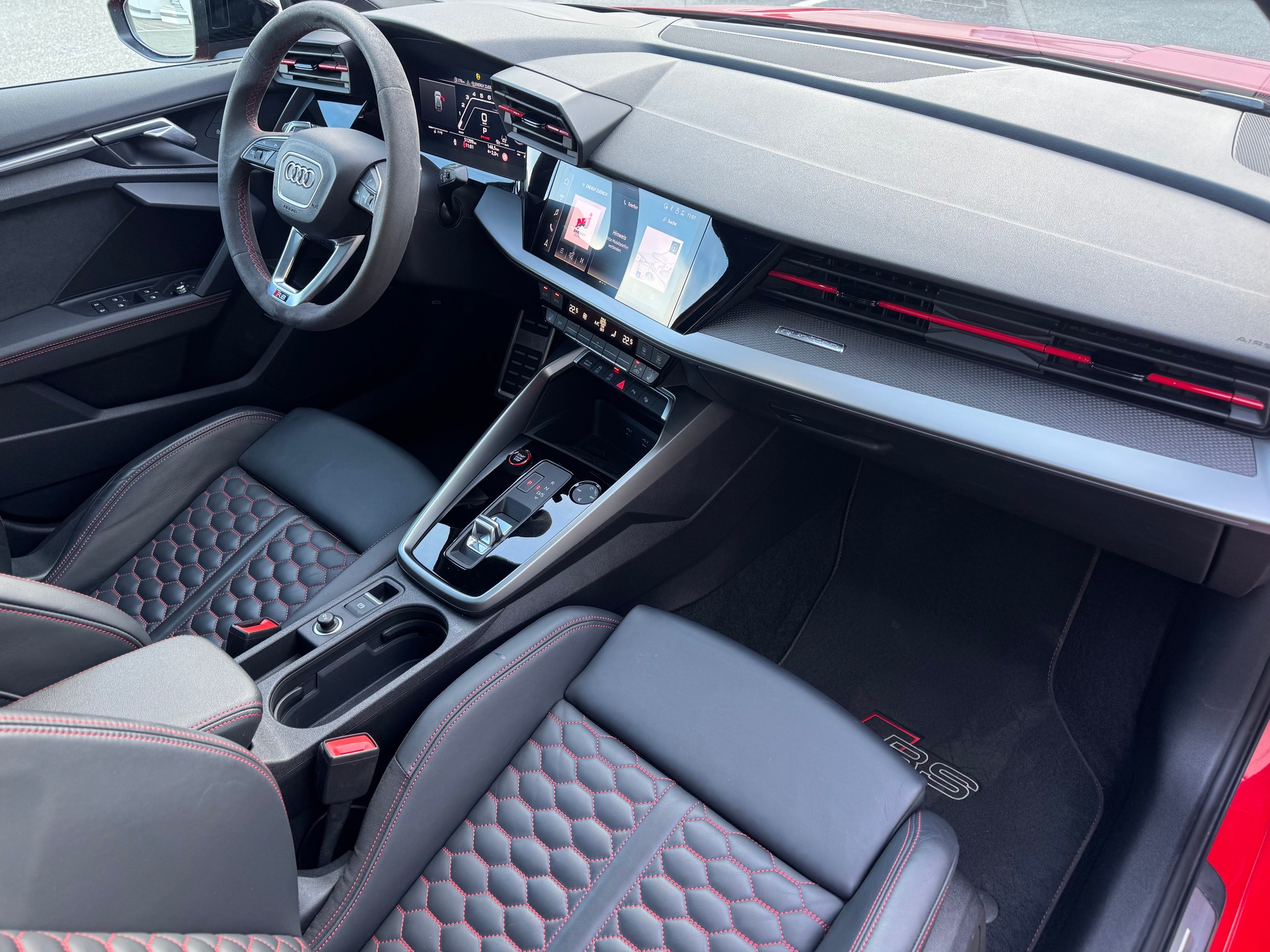 AUDI RS3 Sportback 2.5 TSI quattro S-tronic-image-12