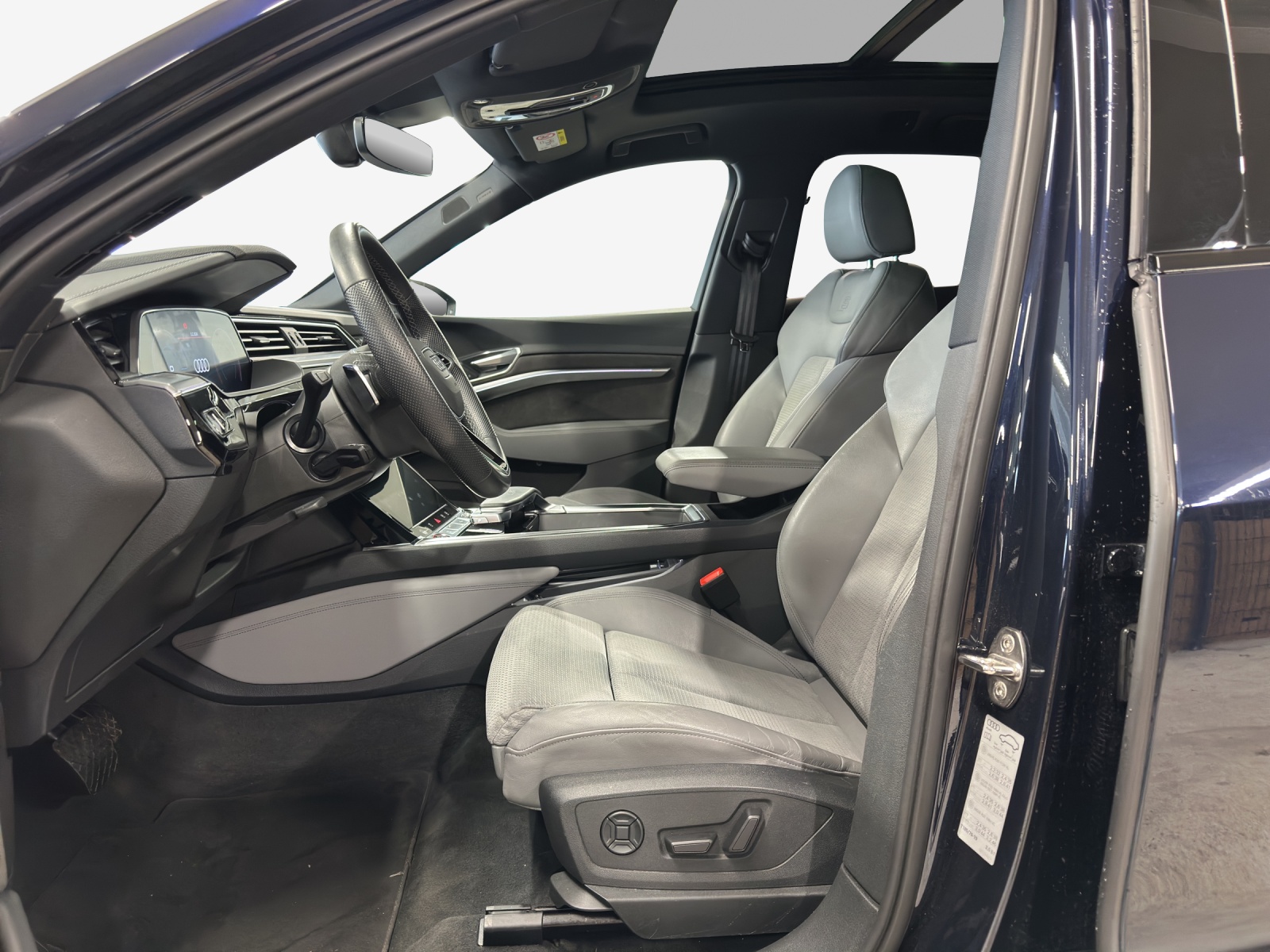 AUDI e-tron S quattro-image-7