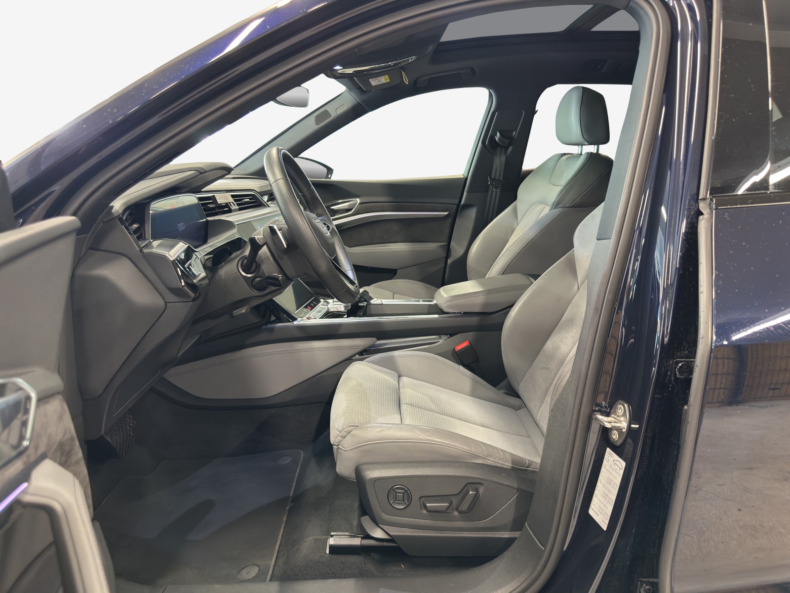 AUDI e-tron S quattro-image-18