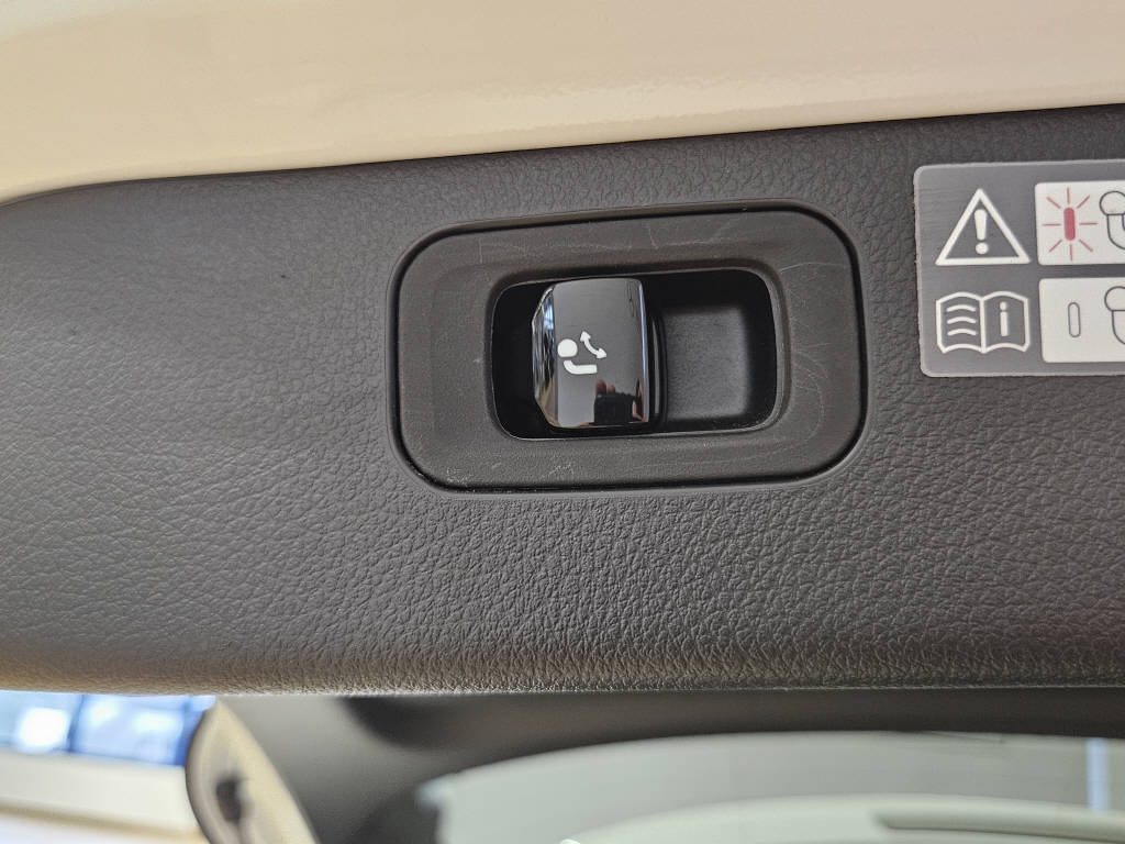 MERCEDES-BENZ C 220 d 4Matic Kombi AMG Line Swiss Star-image-13