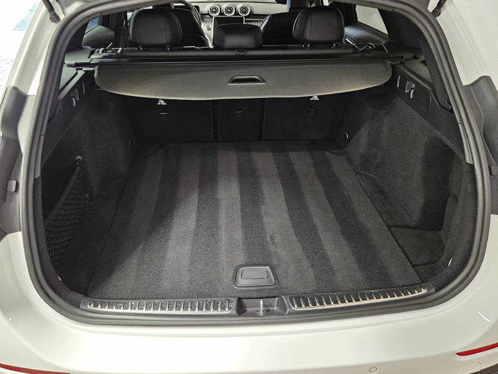MERCEDES-BENZ C 220 d 4Matic Kombi AMG Line Swiss Star-image-3
