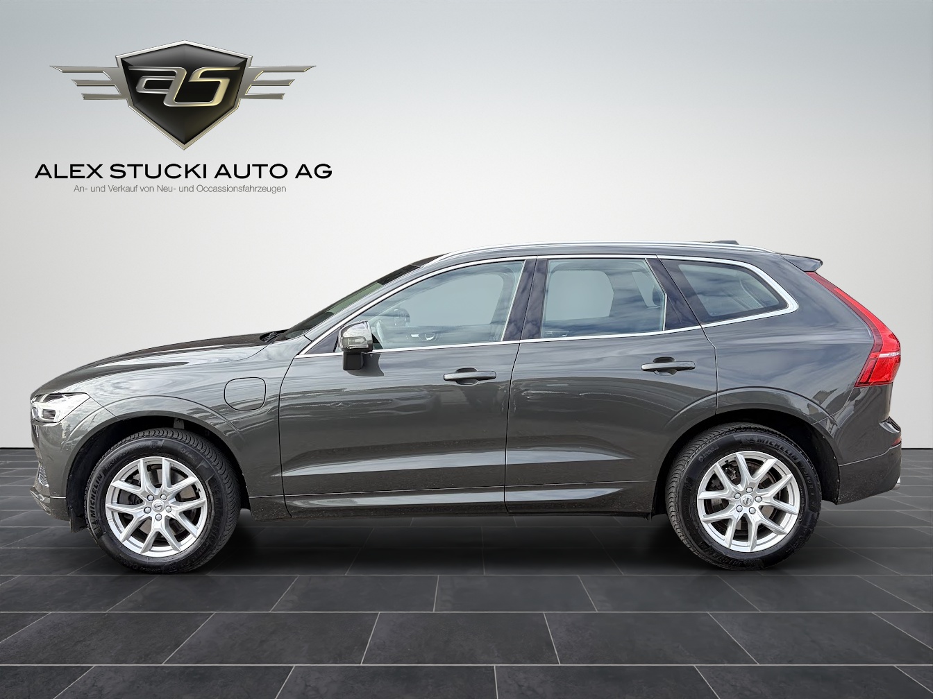 VOLVO XC60 T8 eAWD Momentum Geartronic-showroom-element-3