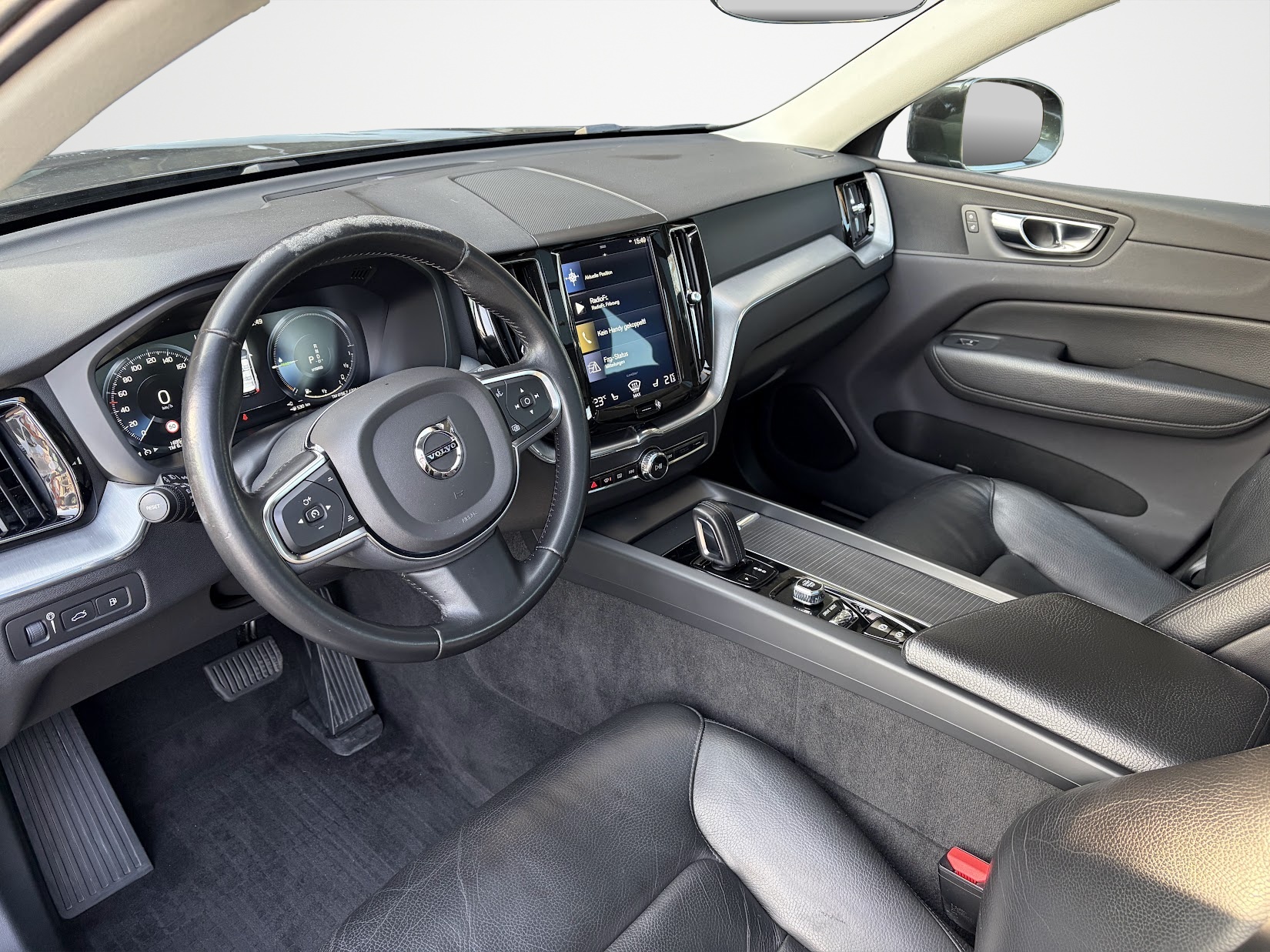 VOLVO XC60 T8 eAWD Momentum Geartronic-image-8