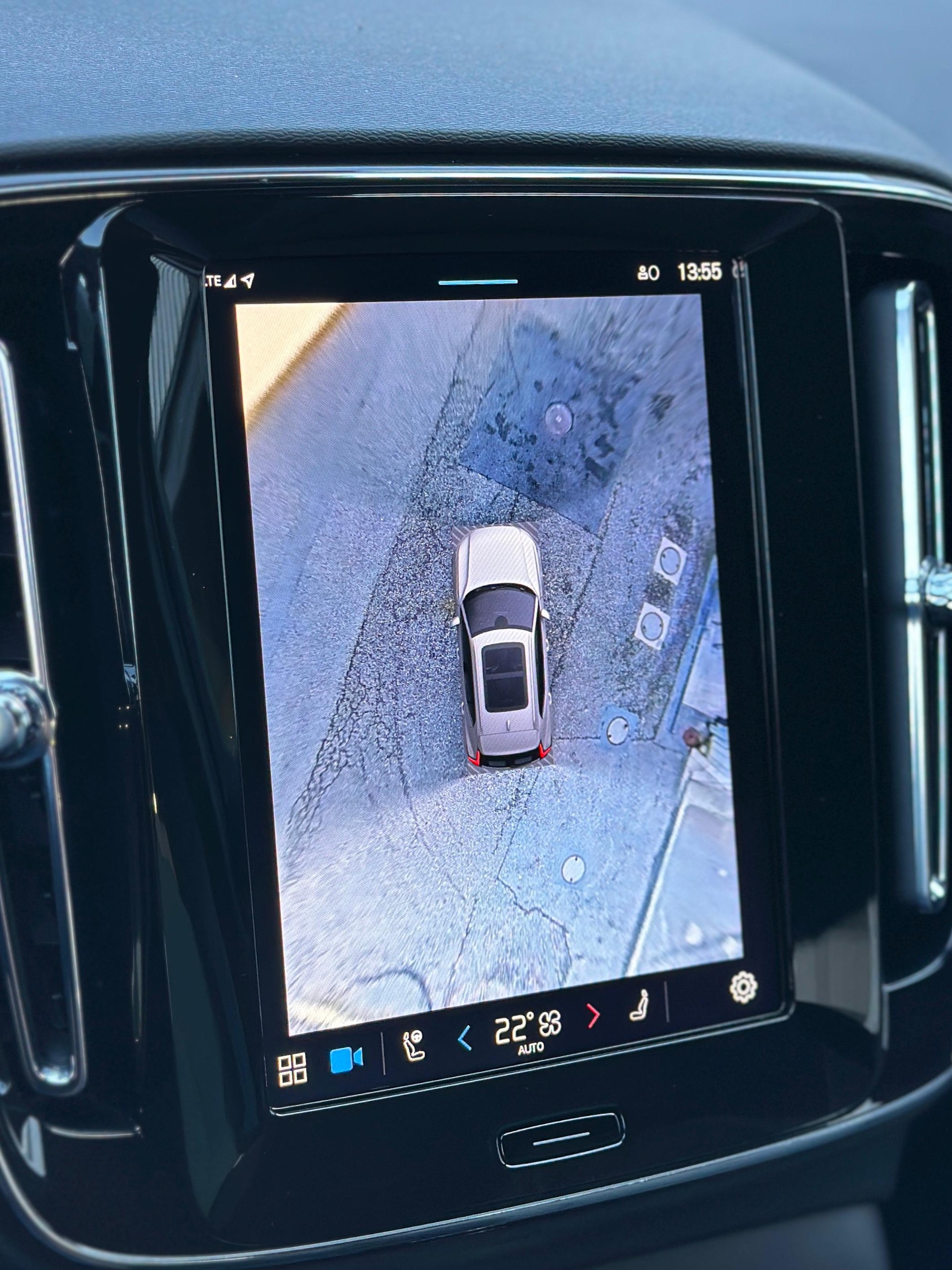 VOLVO XC40 2.0 B4 MH Plus Dark-image-10