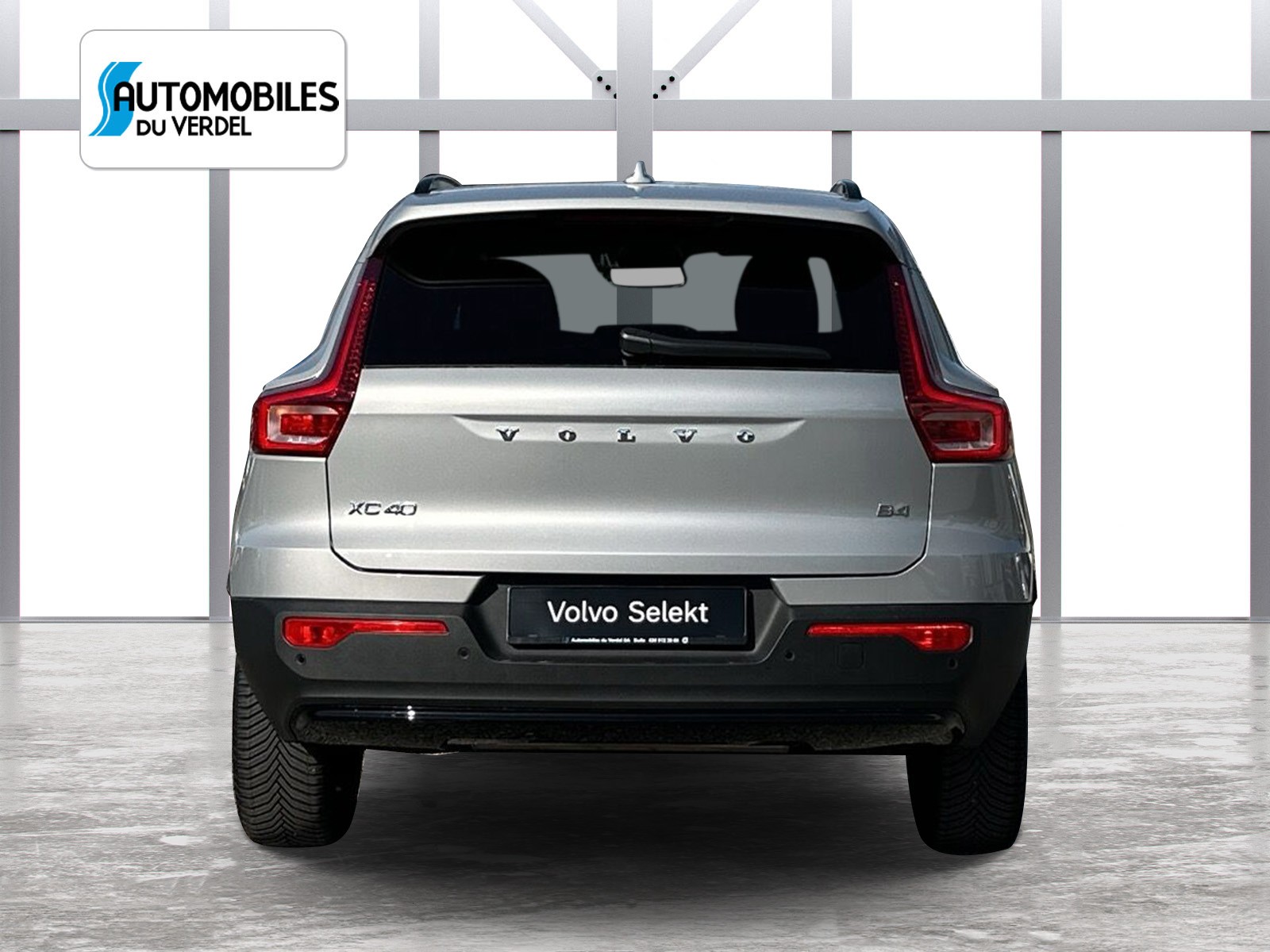 VOLVO XC40 2.0 B4 MH Plus Dark-image-3