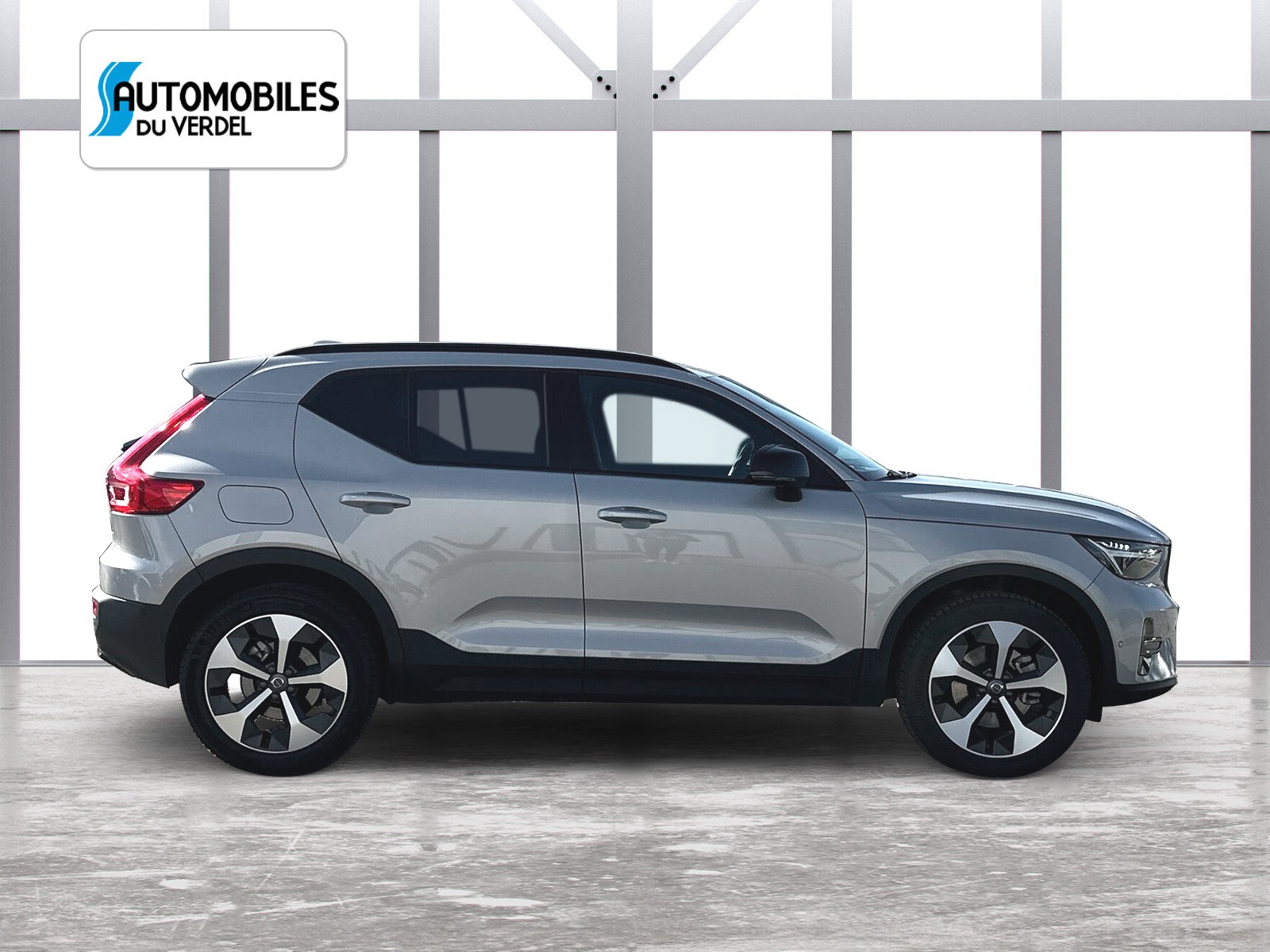 VOLVO XC40 2.0 B4 MH Plus Dark-image-5