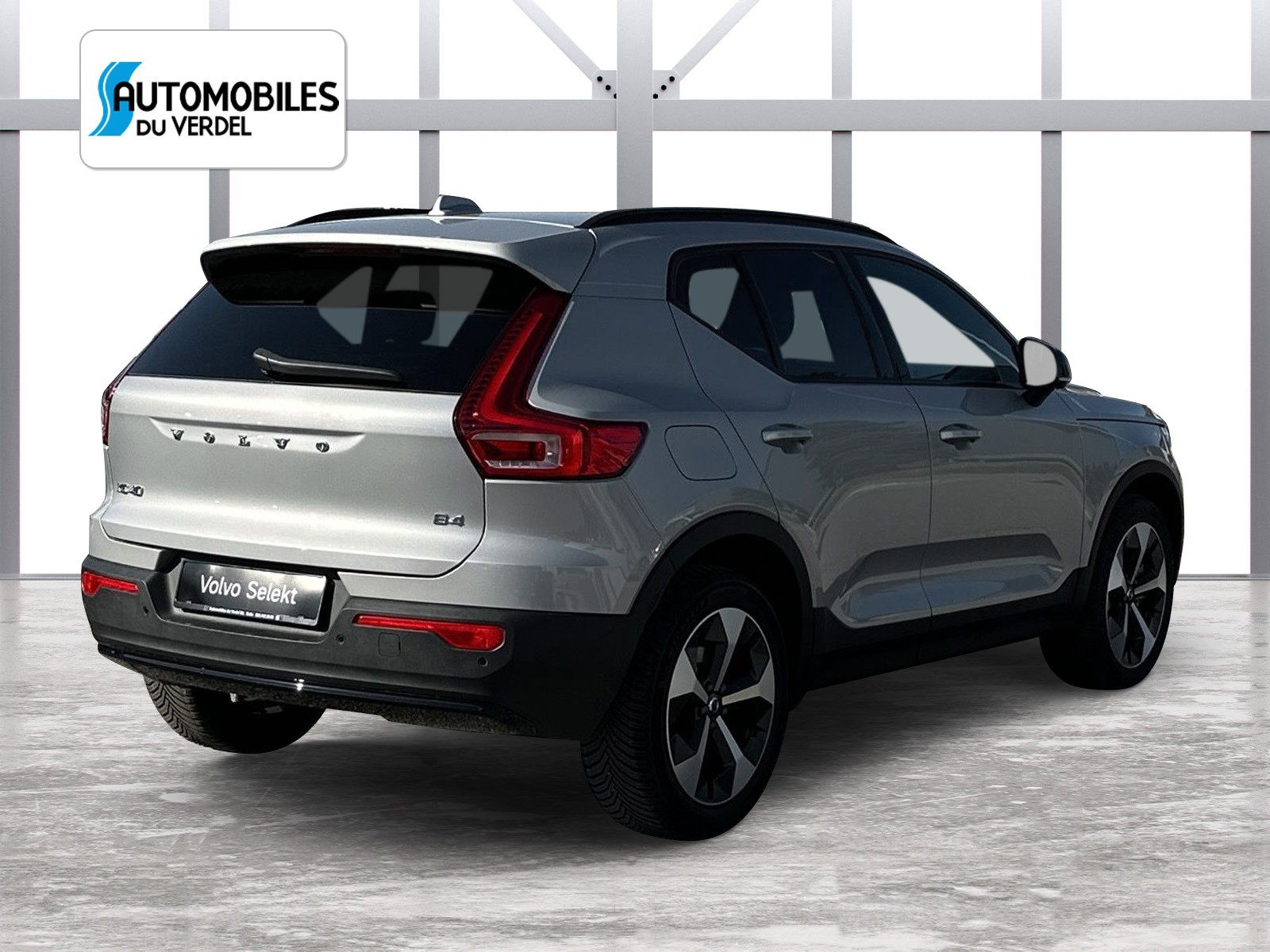 VOLVO XC40 2.0 B4 MH Plus Dark-image-4