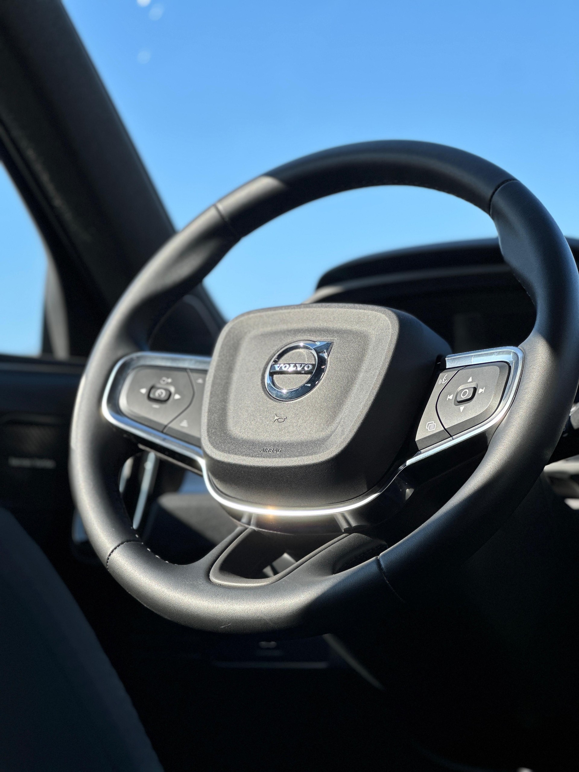VOLVO XC40 2.0 B4 MH Plus Dark-image-9