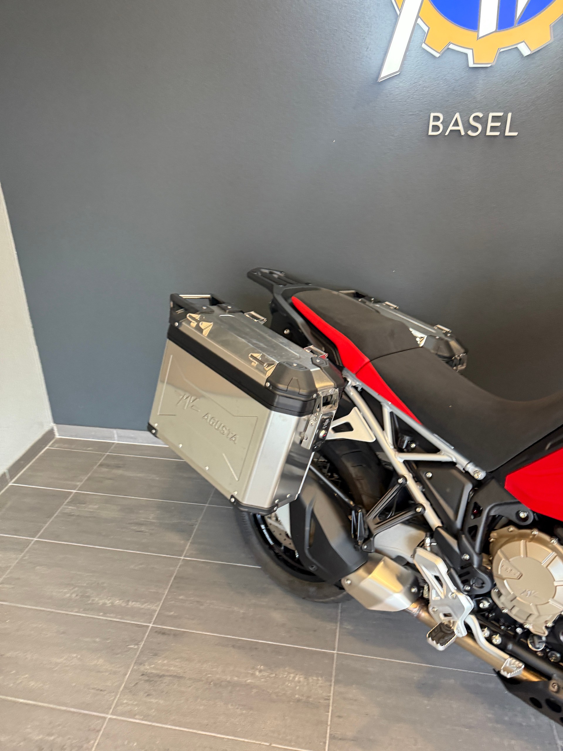 MV AGUSTA Enduro Veloce-showroom-element-1