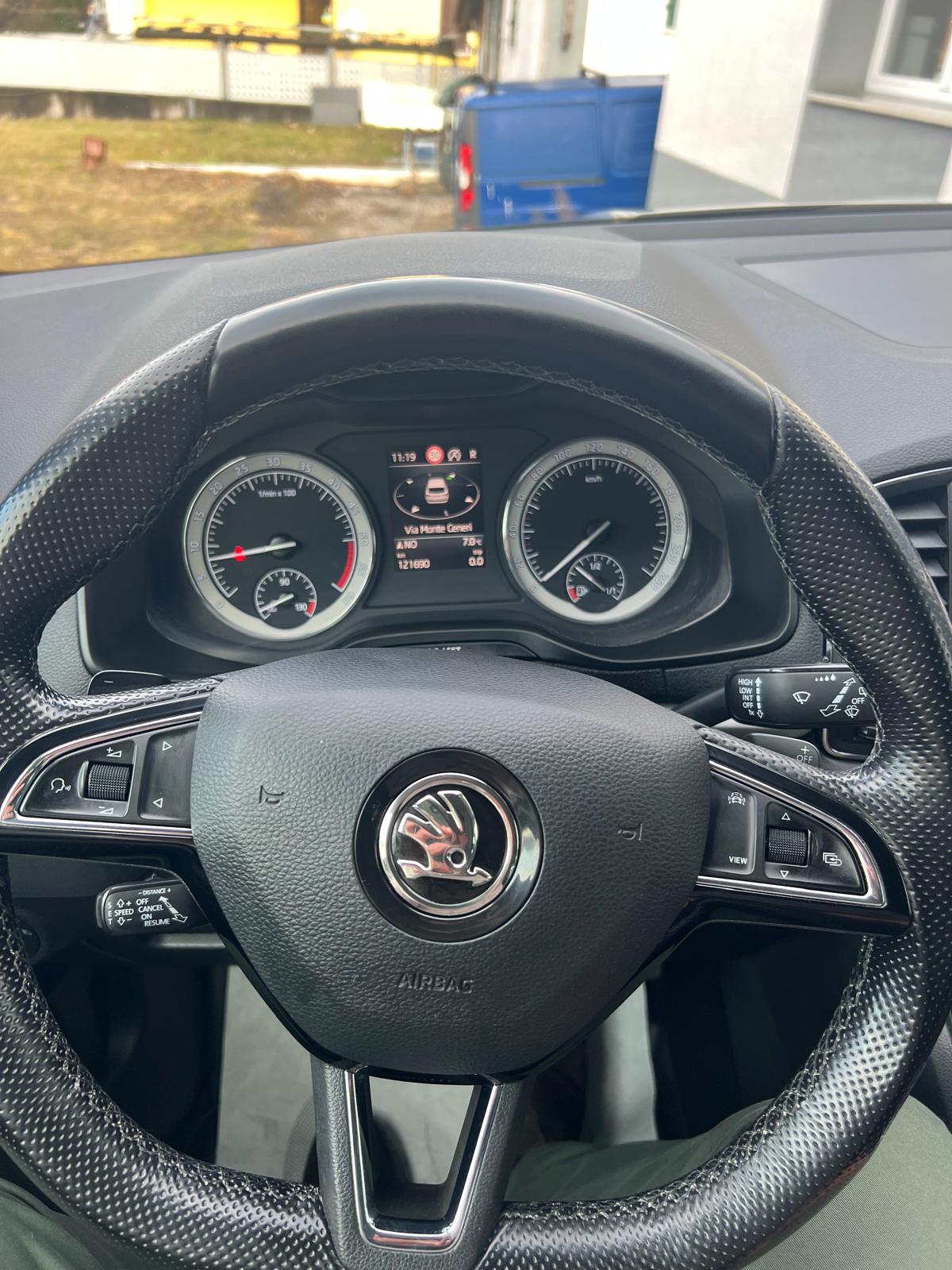 SKODA Karoq 2.0 TDI CR 4x4 DSG SportLine-image-11