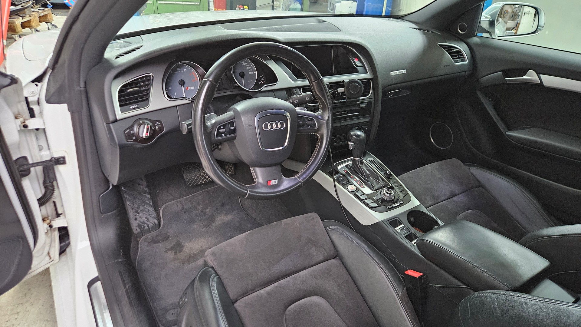 AUDI S5 Cabrio 3.0 TFSI quattro S-tronic-image-5