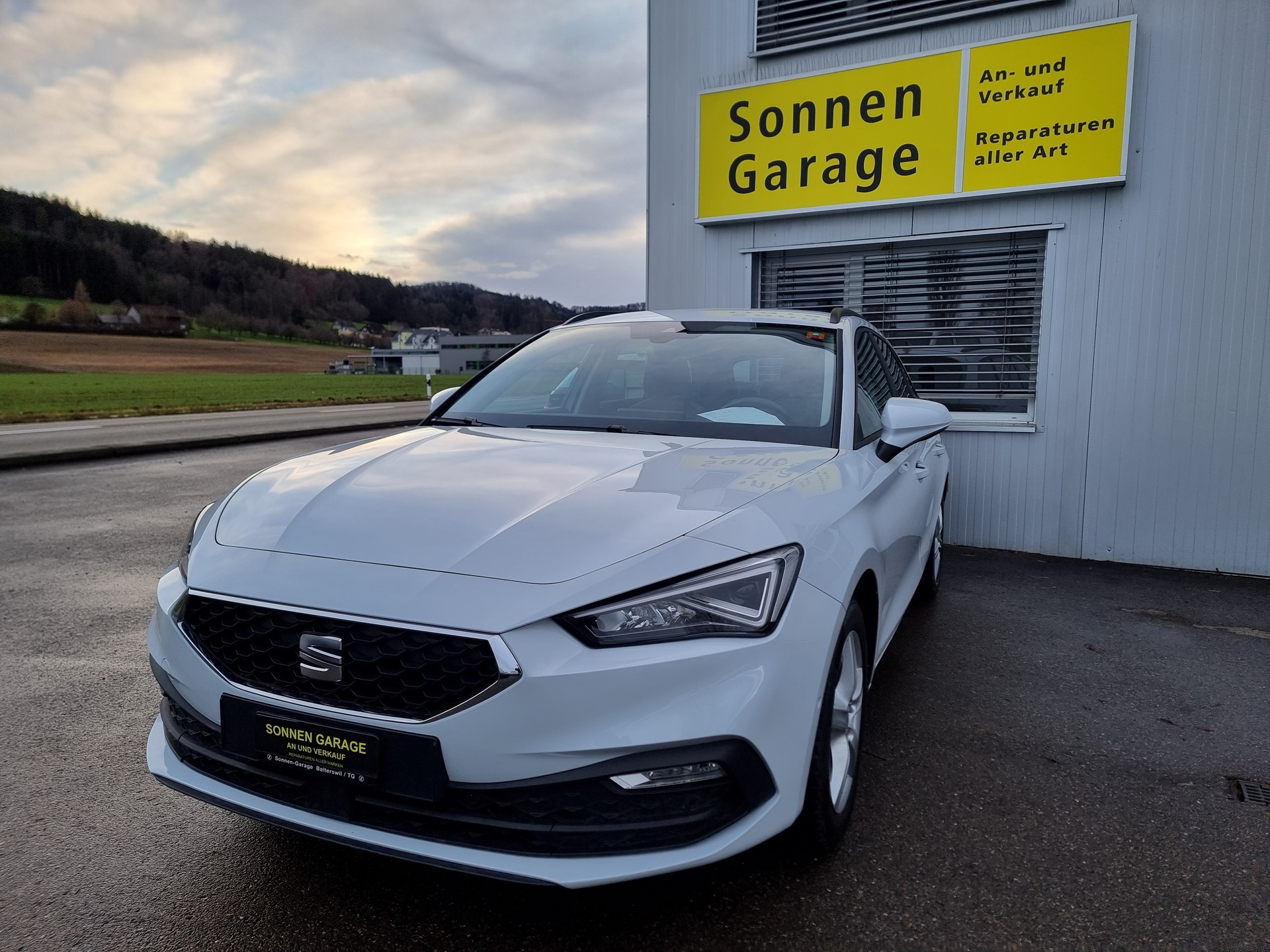 SEAT Leon ST 1.5 eTSI mHEV DSG Style-image-0