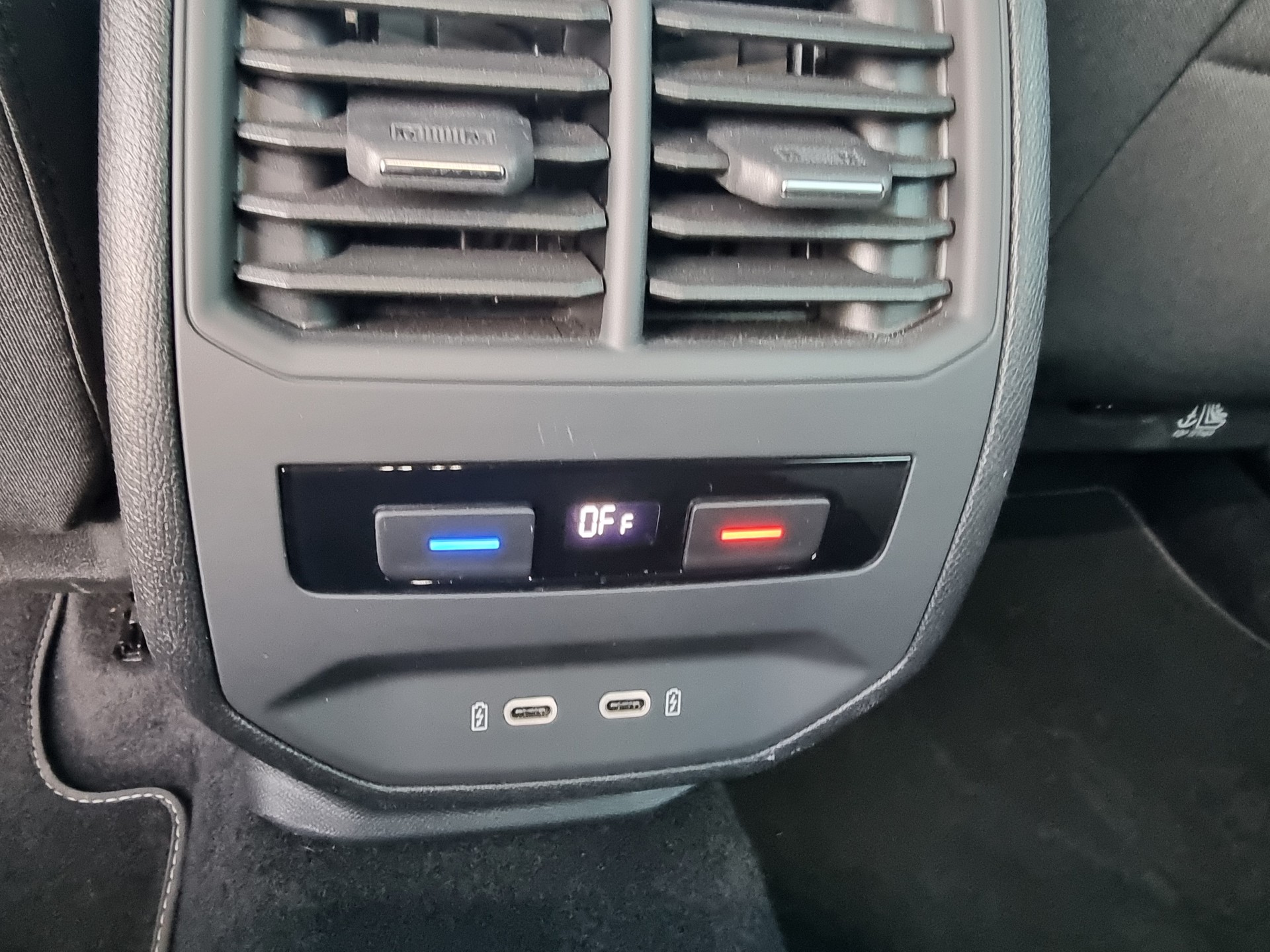 SEAT Leon ST 1.5 eTSI mHEV DSG Style-image-14
