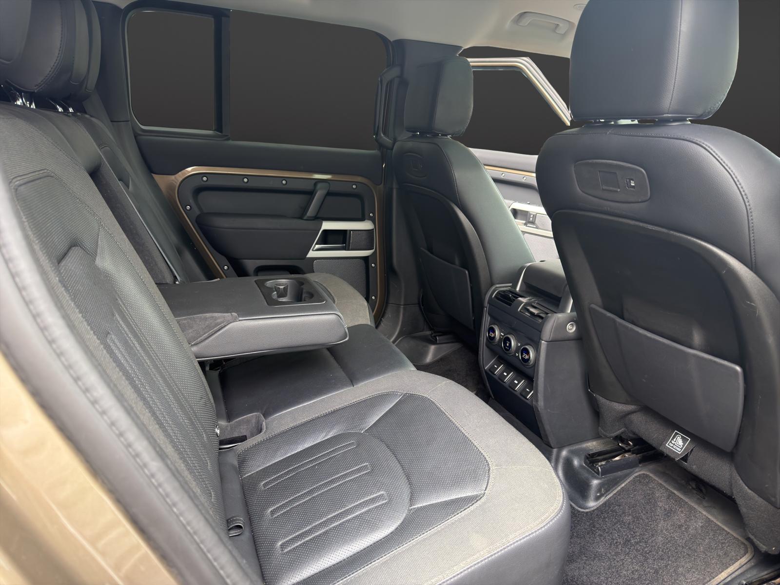 LAND ROVER Defender 110 D240 SD4 S AT8-image-15