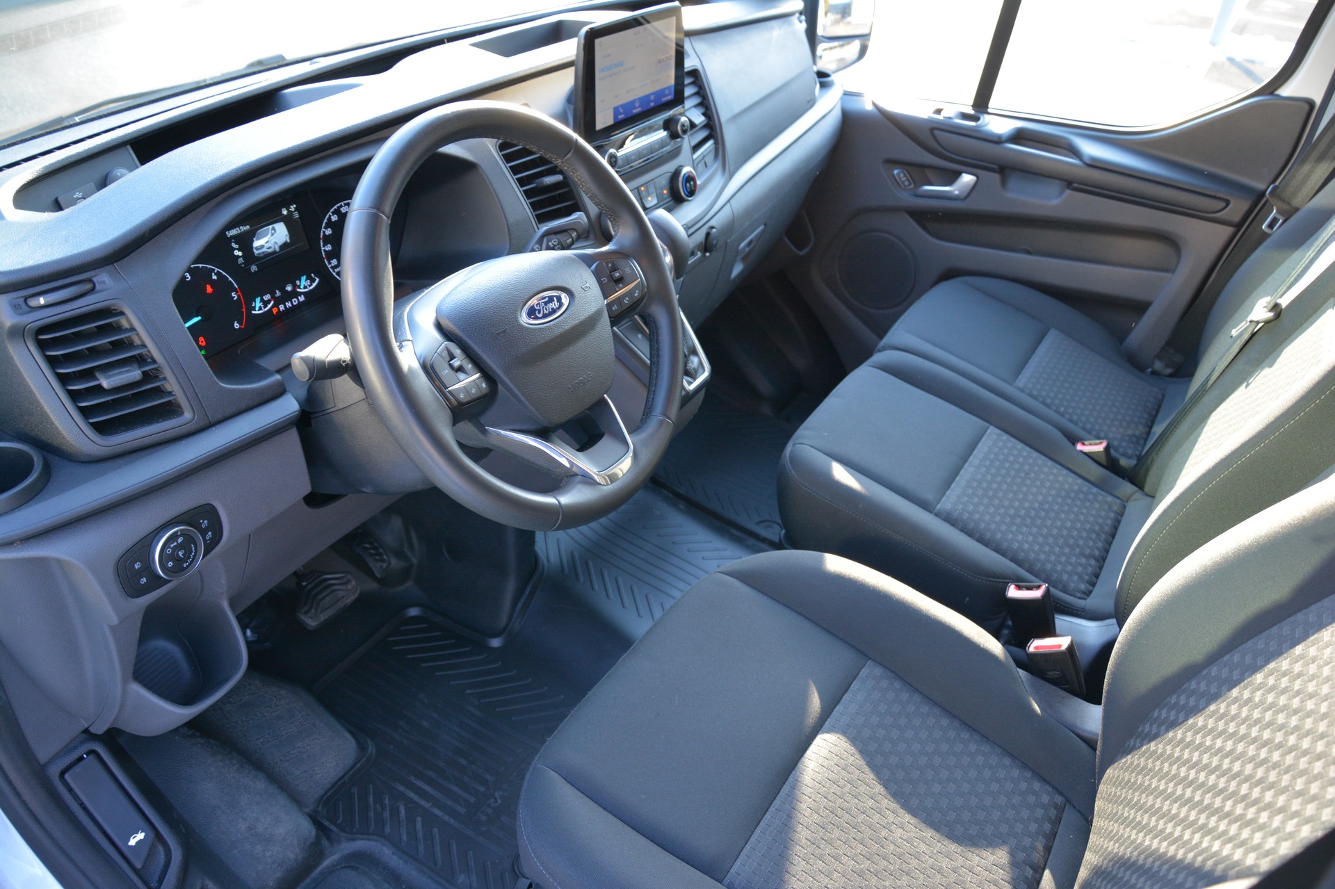 FORD Transit Custom Van 300 L2H1 Trend A-image-8