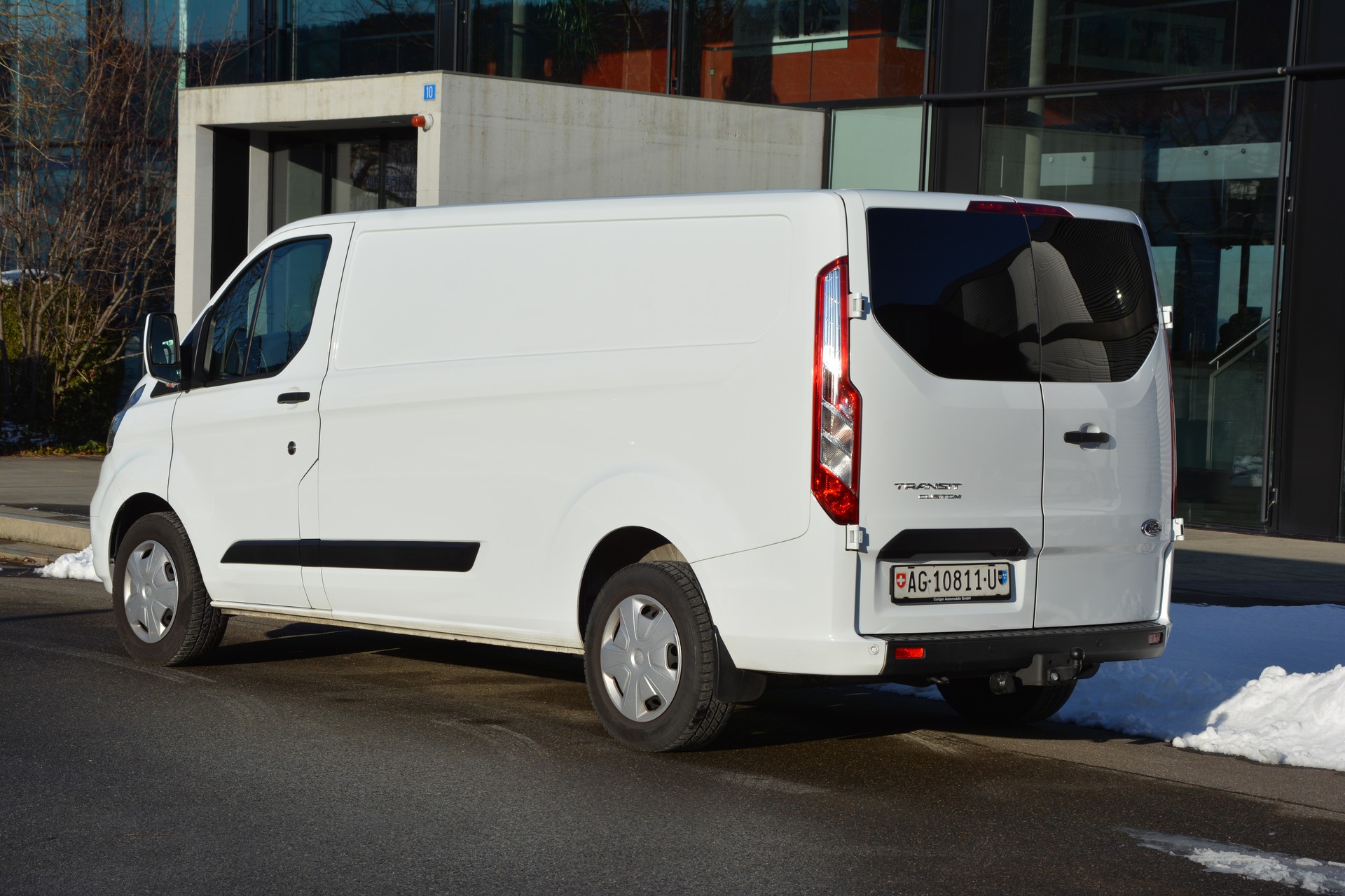 FORD Transit Custom Van 300 L2H1 Trend A-image-4