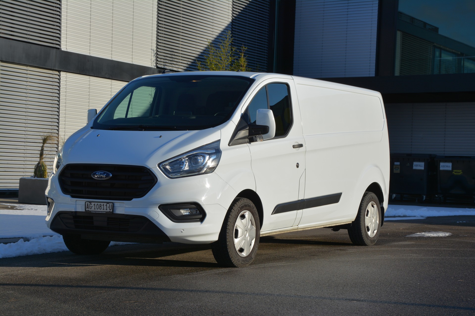 FORD Transit Custom Van 300 L2H1 Trend A-image-6