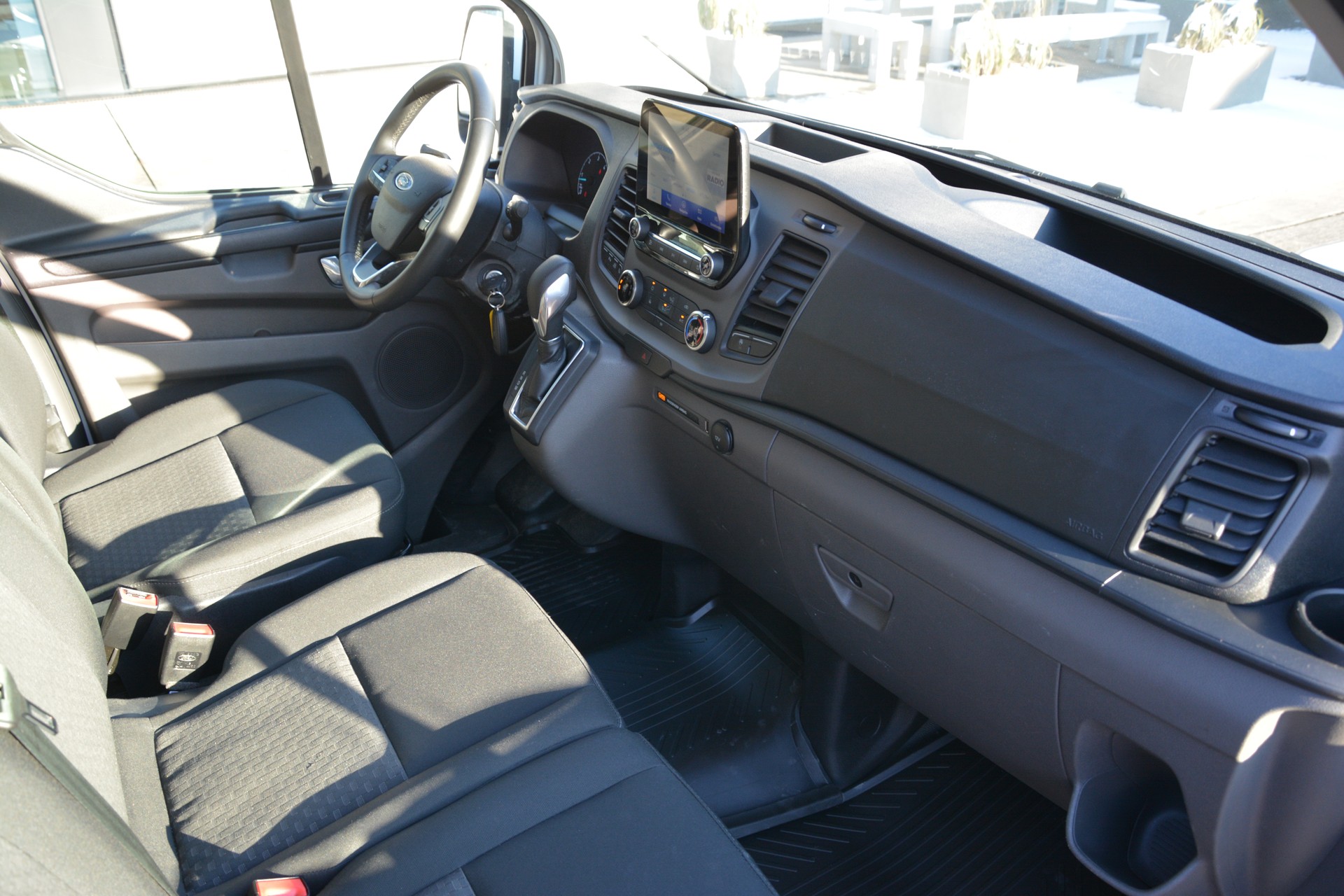 FORD Transit Custom Van 300 L2H1 Trend A-image-11