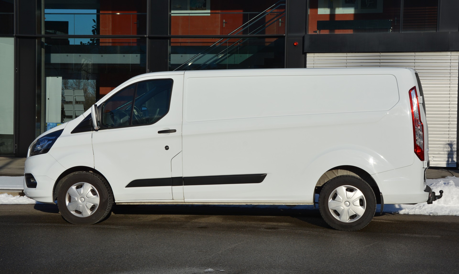 FORD Transit Custom Van 300 L2H1 Trend A-image-5