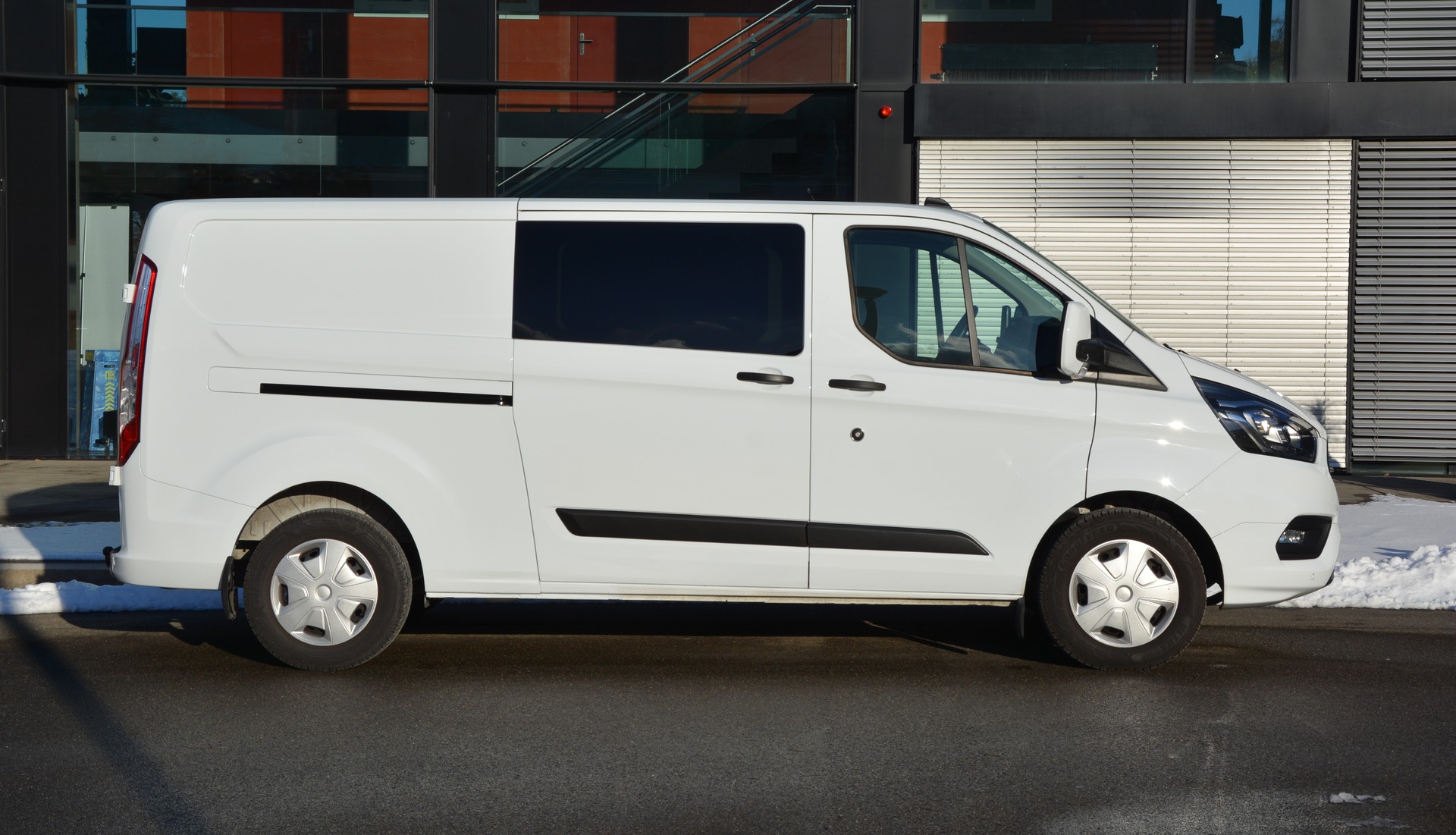 FORD Transit Custom Van 300 L2H1 Trend A-image-1
