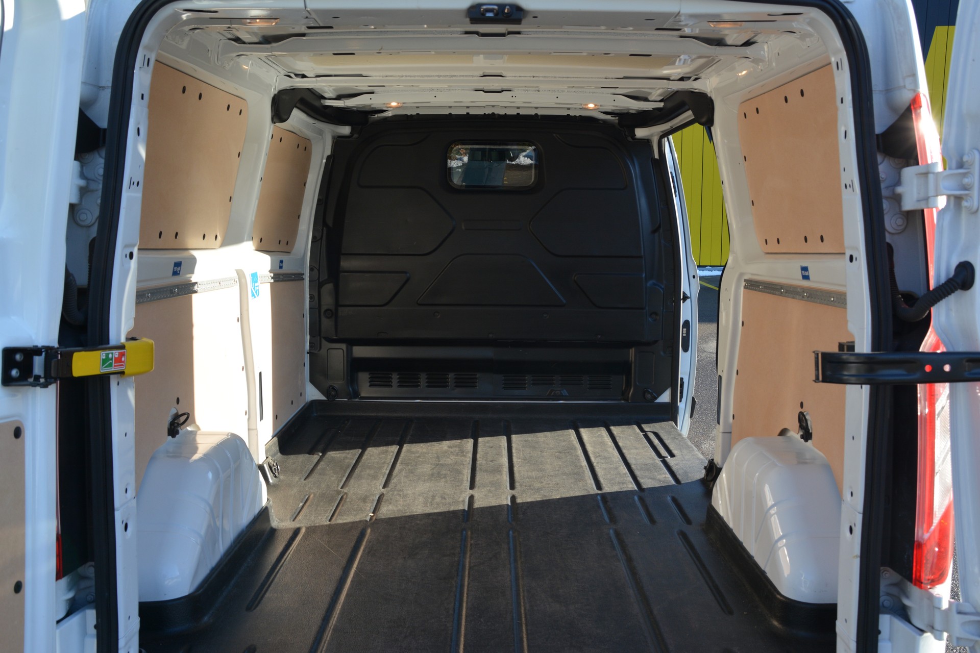 FORD Transit Custom Van 300 L2H1 Trend A-image-13