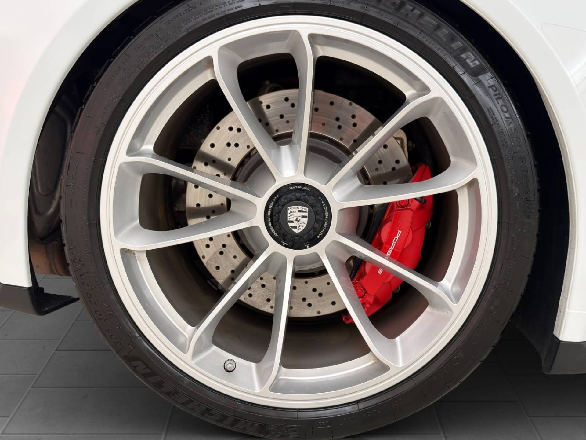 PORSCHE 911 GT3-image-10