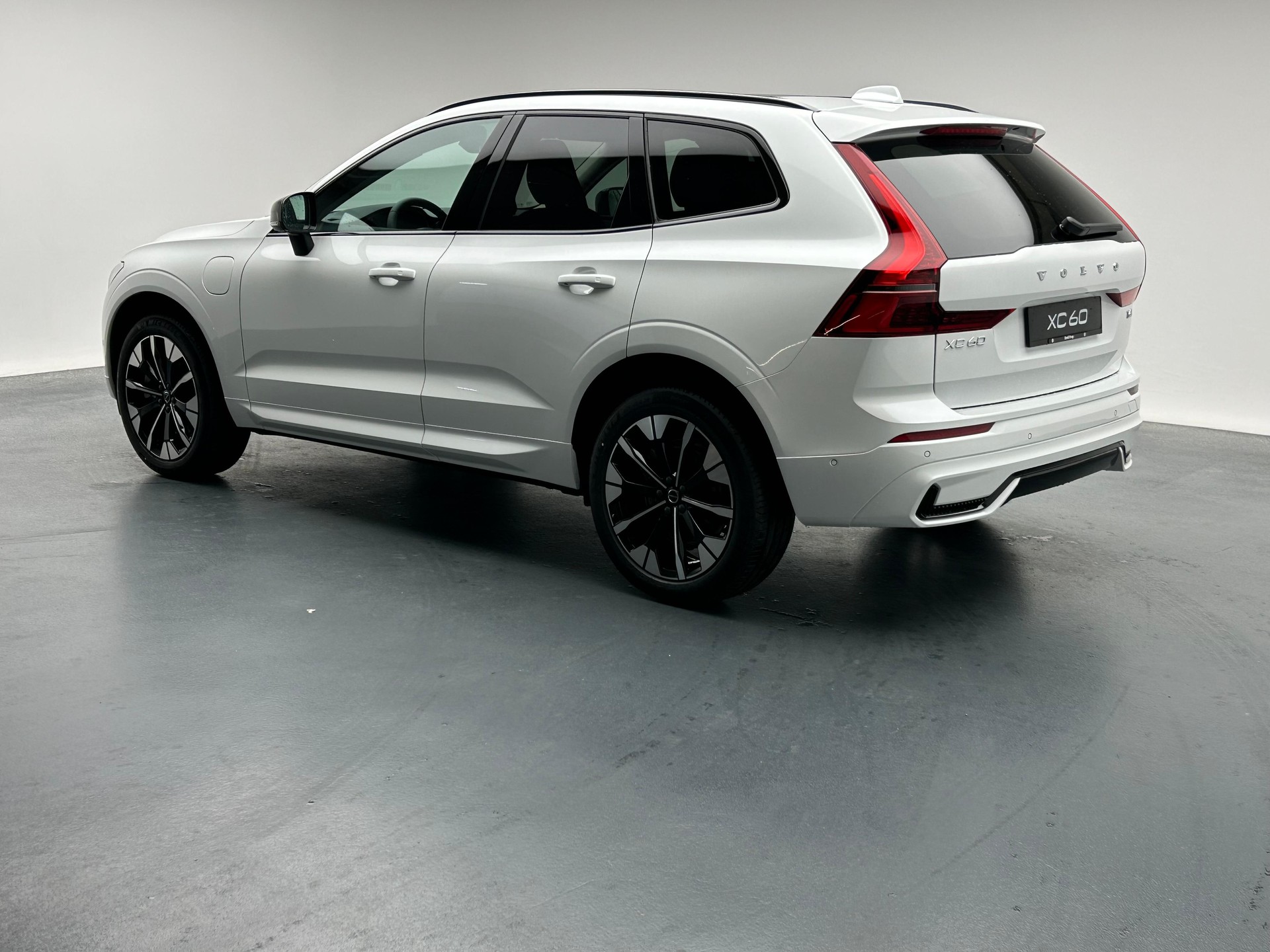VOLVO XC60 2.0 T6 TE Ultra Dark eAWD-image-19