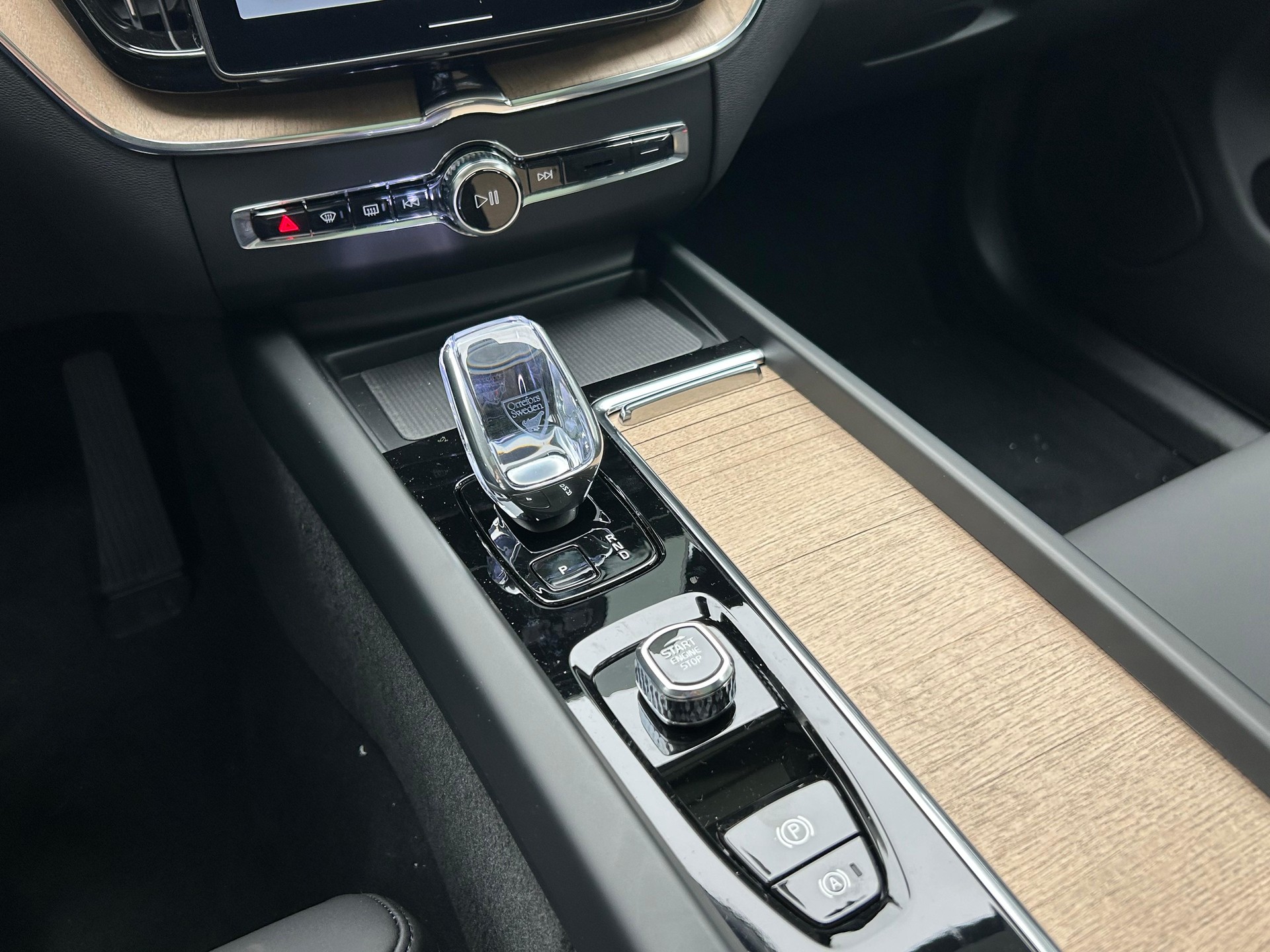 VOLVO XC60 2.0 T6 TE Ultra Dark eAWD-image-16