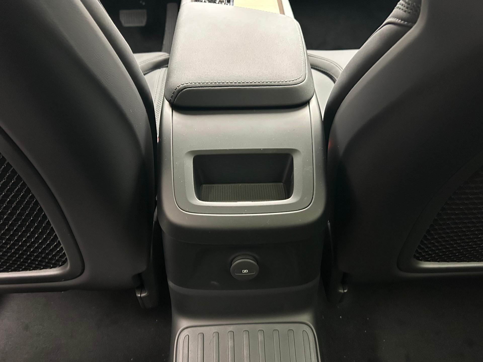 VOLVO XC60 2.0 T6 TE Ultra Dark eAWD-image-22