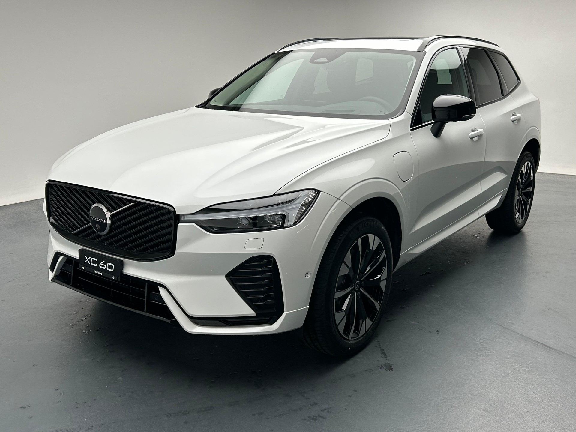 VOLVO XC60 2.0 T6 TE Ultra Dark eAWD-image-0