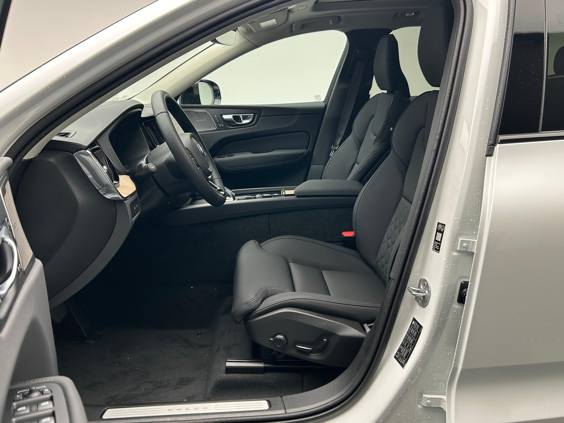 VOLVO XC60 2.0 T6 TE Ultra Dark eAWD-image-5