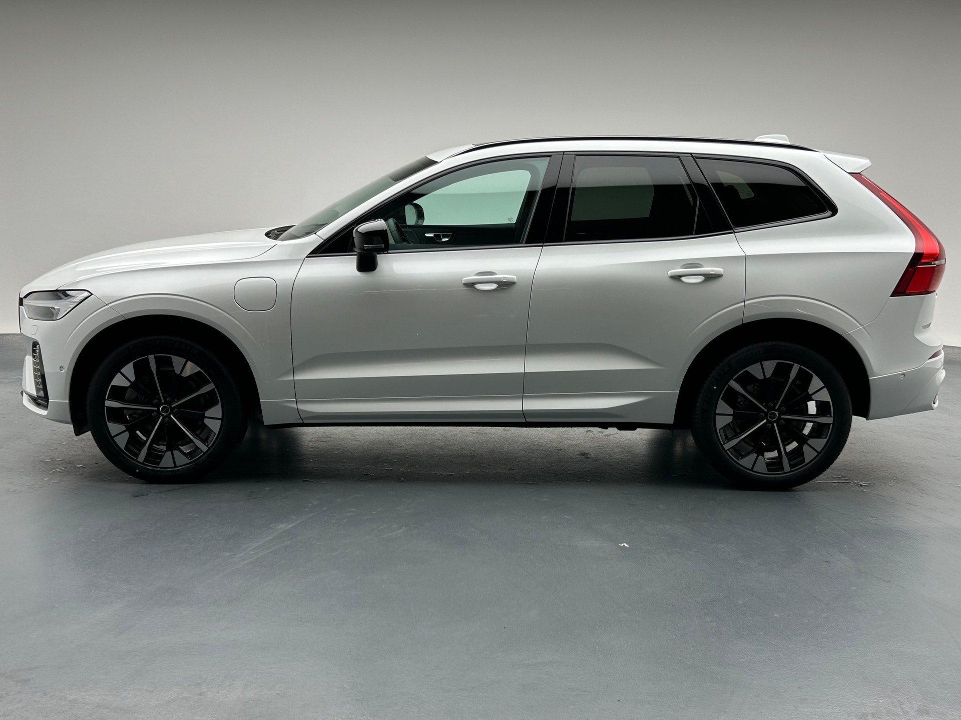 VOLVO XC60 2.0 T6 TE Ultra Dark eAWD-image-7