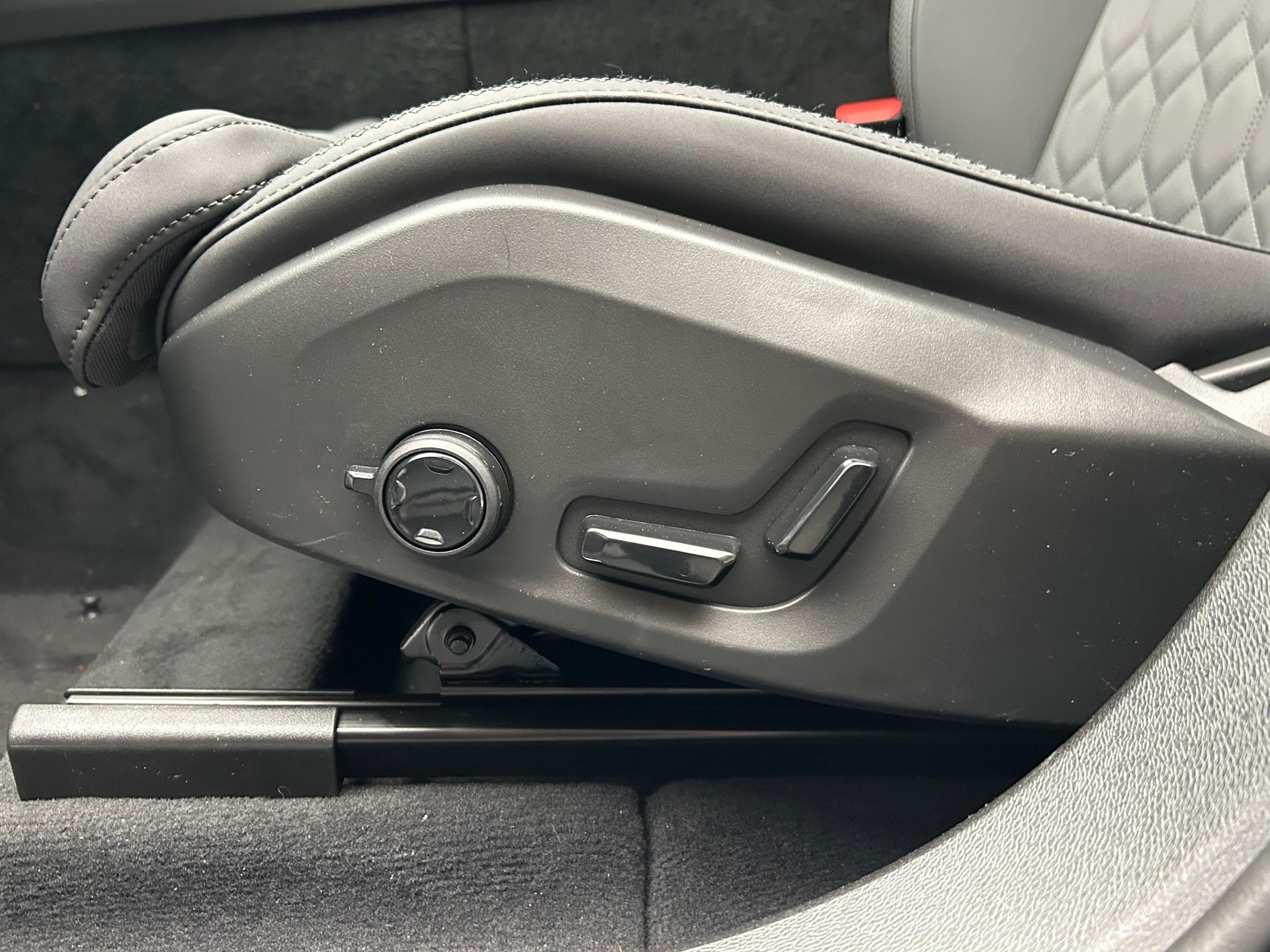 VOLVO XC60 2.0 T6 TE Ultra Dark eAWD-image-6