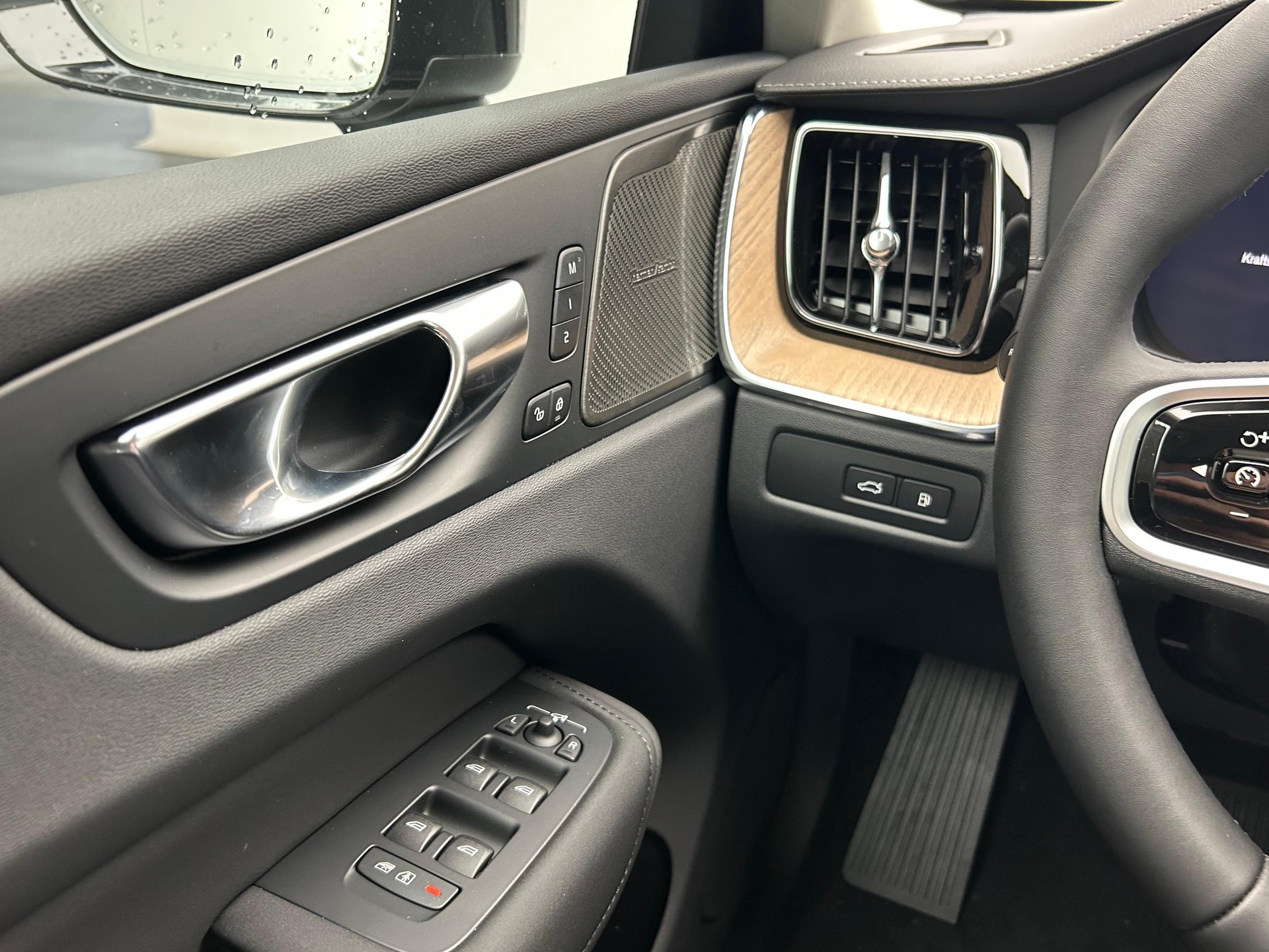 VOLVO XC60 2.0 T6 TE Ultra Dark eAWD-image-17