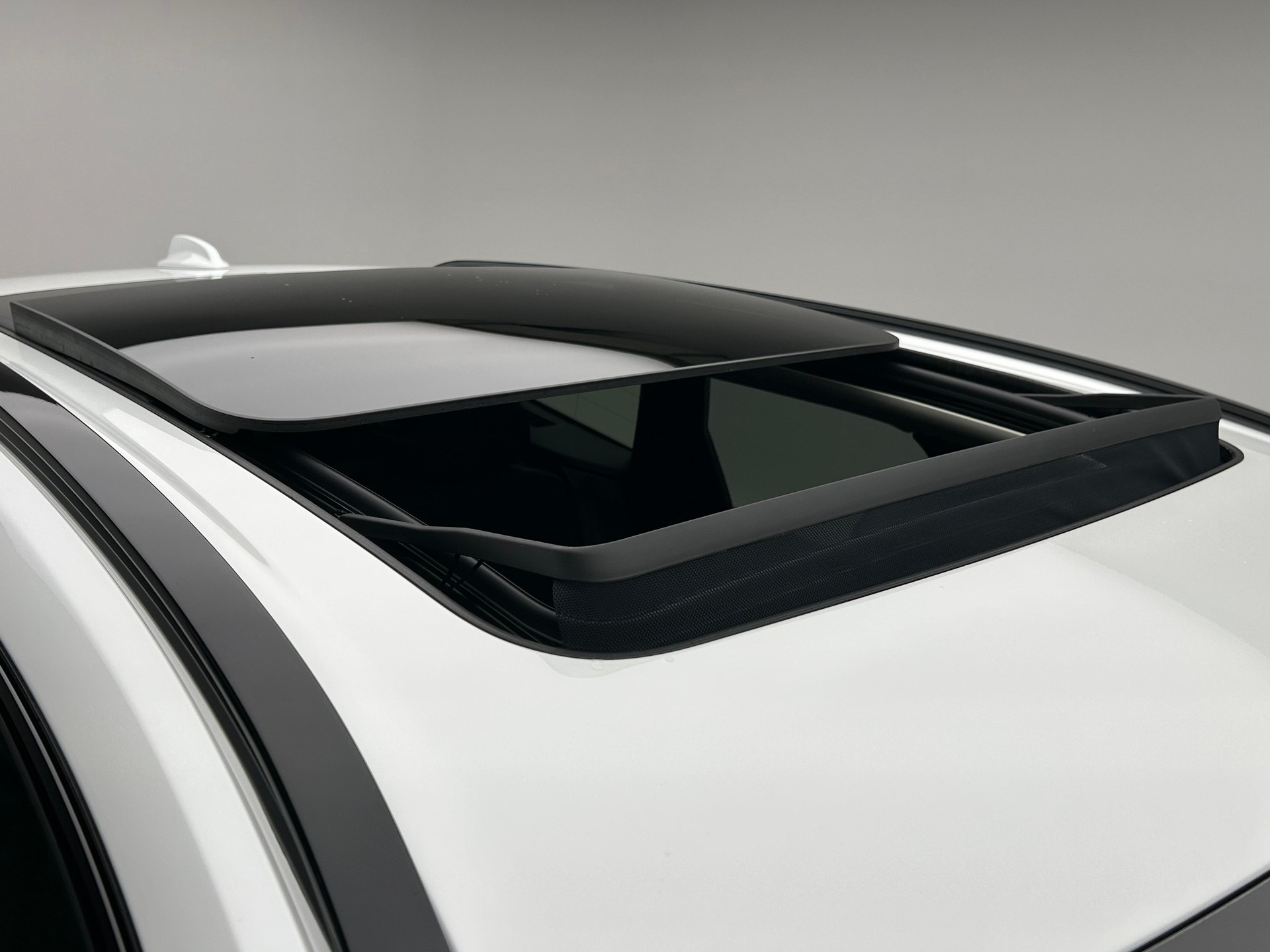 VOLVO XC60 2.0 T6 TE Ultra Dark eAWD-image-4
